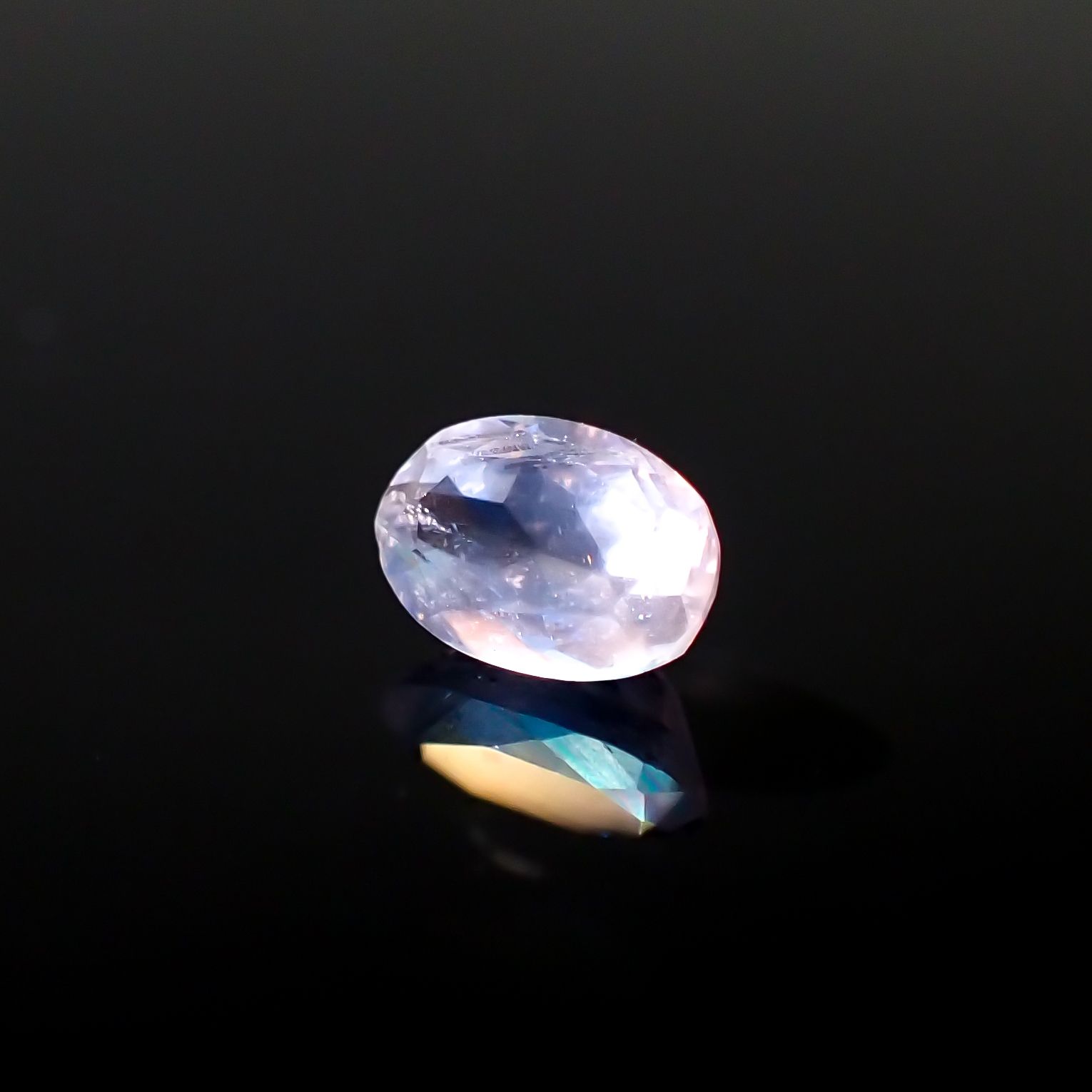 レインボームーンストーン インド・タミルナードゥ産 0.49ct[231224465]6.1x4.1mm前後