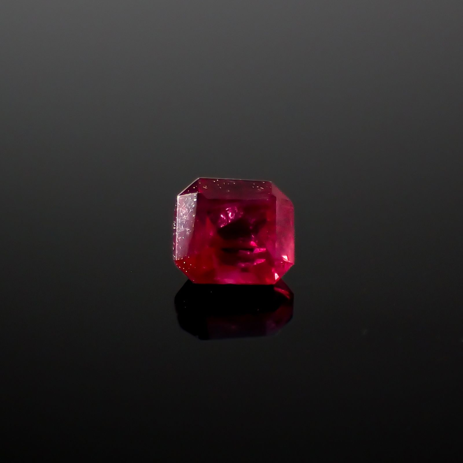 ルビー 非加熱 マダガスカル産 0.27ct[240326673]3.6x3.2mm前後