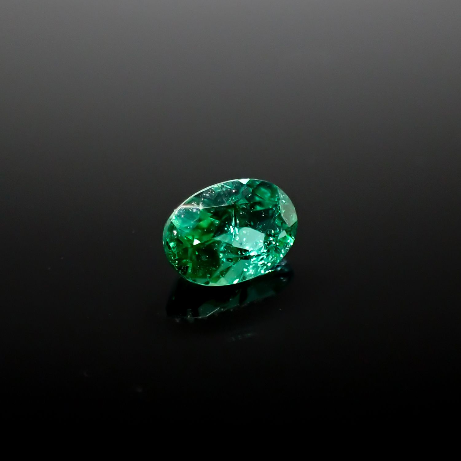 パライバトルマリン(宝石名トルマリン/別名パライバ・トルマリン)ブラジル・キントス鉱山産 0.326ct ソ付(宝貴協)[240928718]5.16x3.6mm前後