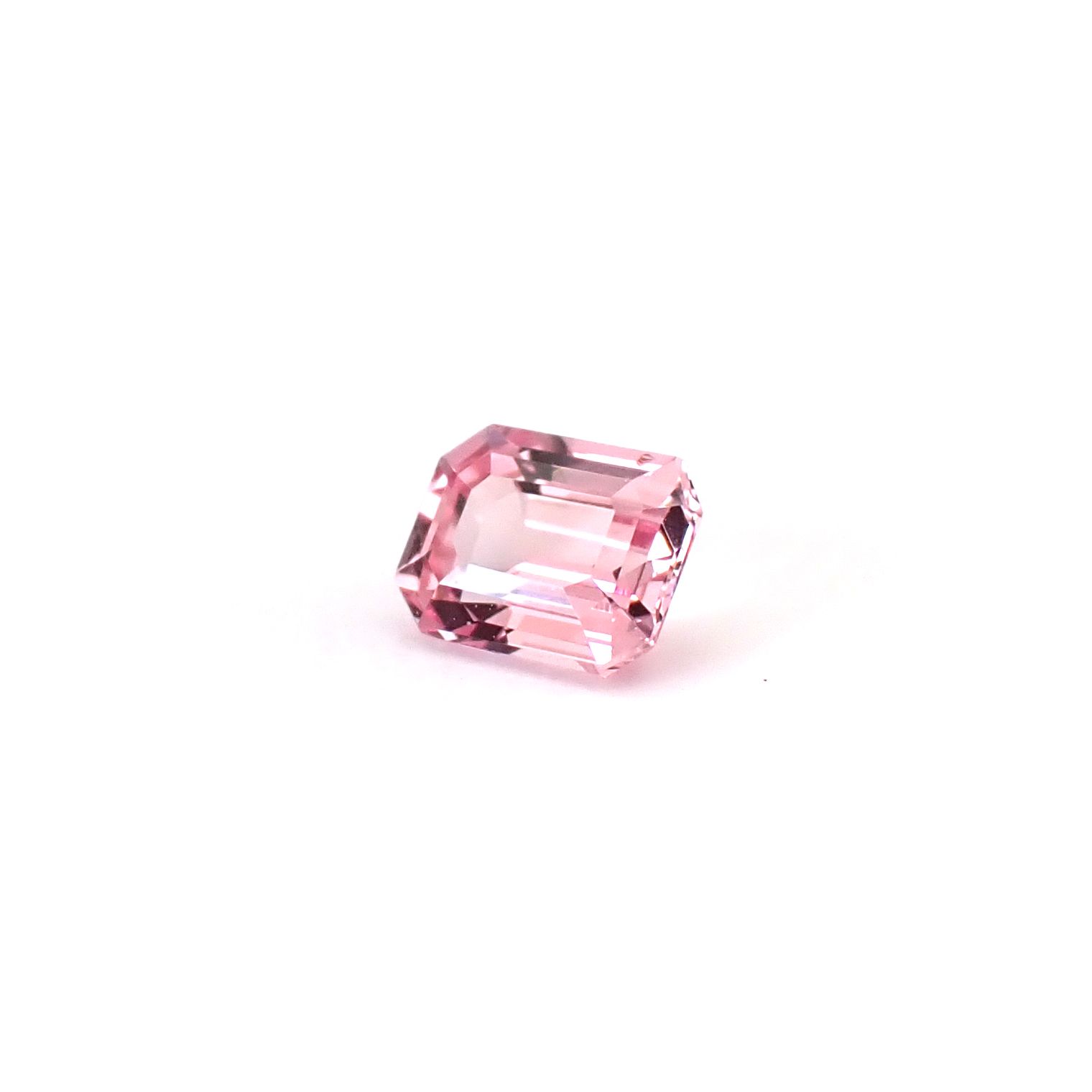 パパラチャサファイア(宝石名サファイア/別名パパラチャ・サファイア)スリランカ産 DGL鑑付 0.248ct / 3.98x3.04mm前後 [260632265]