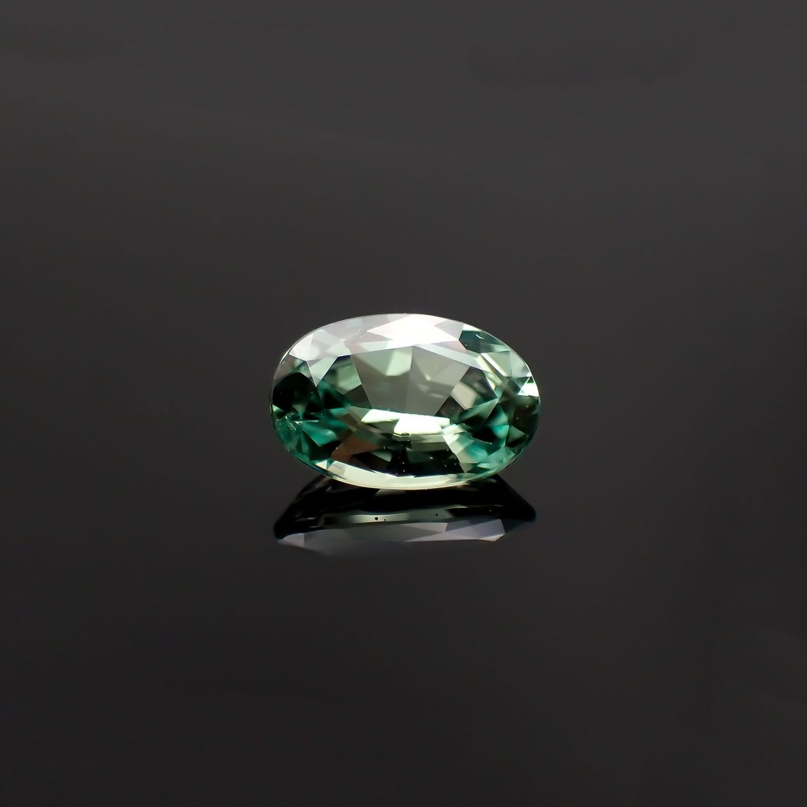 アレキサンドライト(宝石名アレキサンドライト)ブラジル産 GIA鑑付 0.54ct / 6.19x4.12mm前後 [230823163]