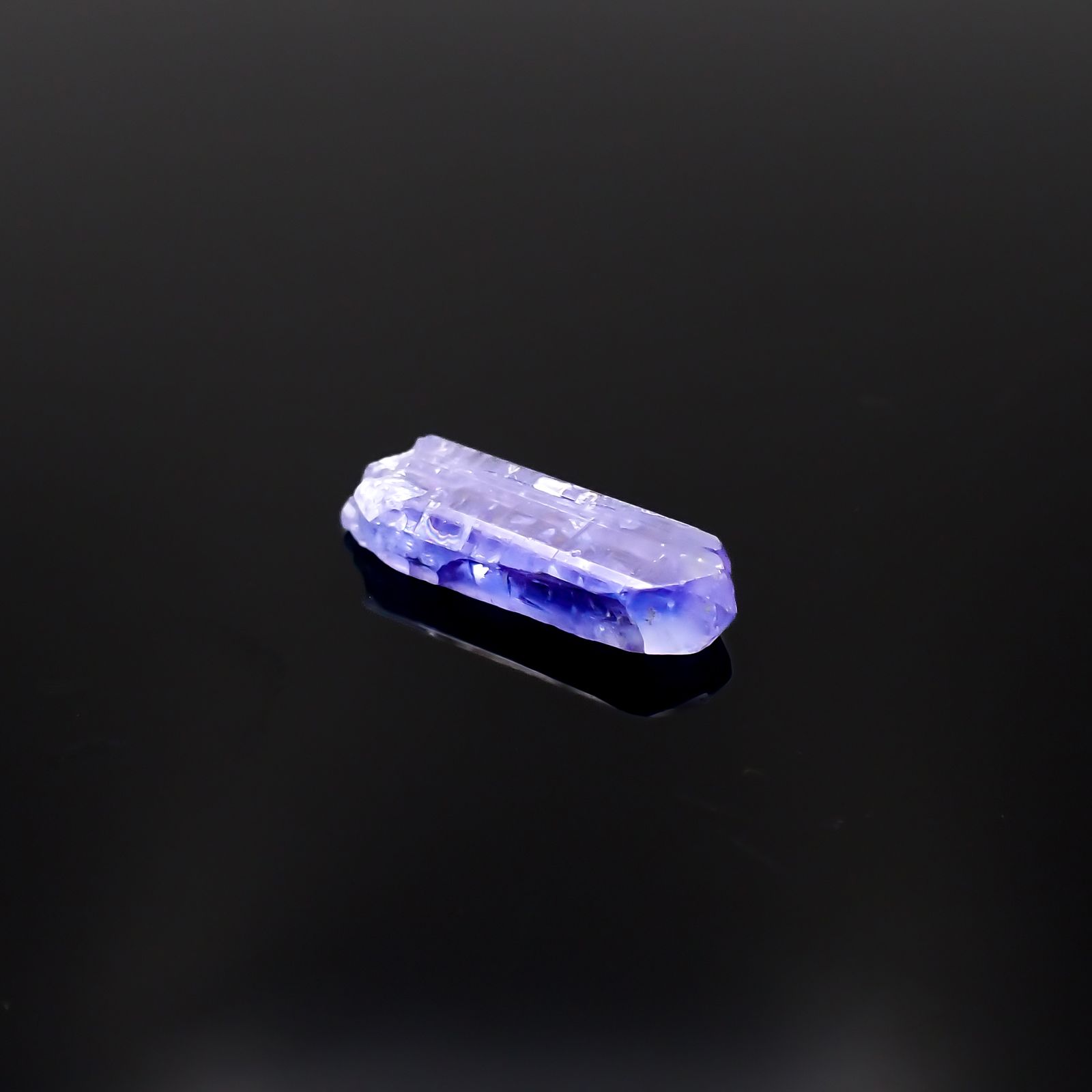 タンザナイト 原石(宝石名タンザナイト)タンザニア産 4.64ct 識別済[231224913]17.3x6.6mm前後