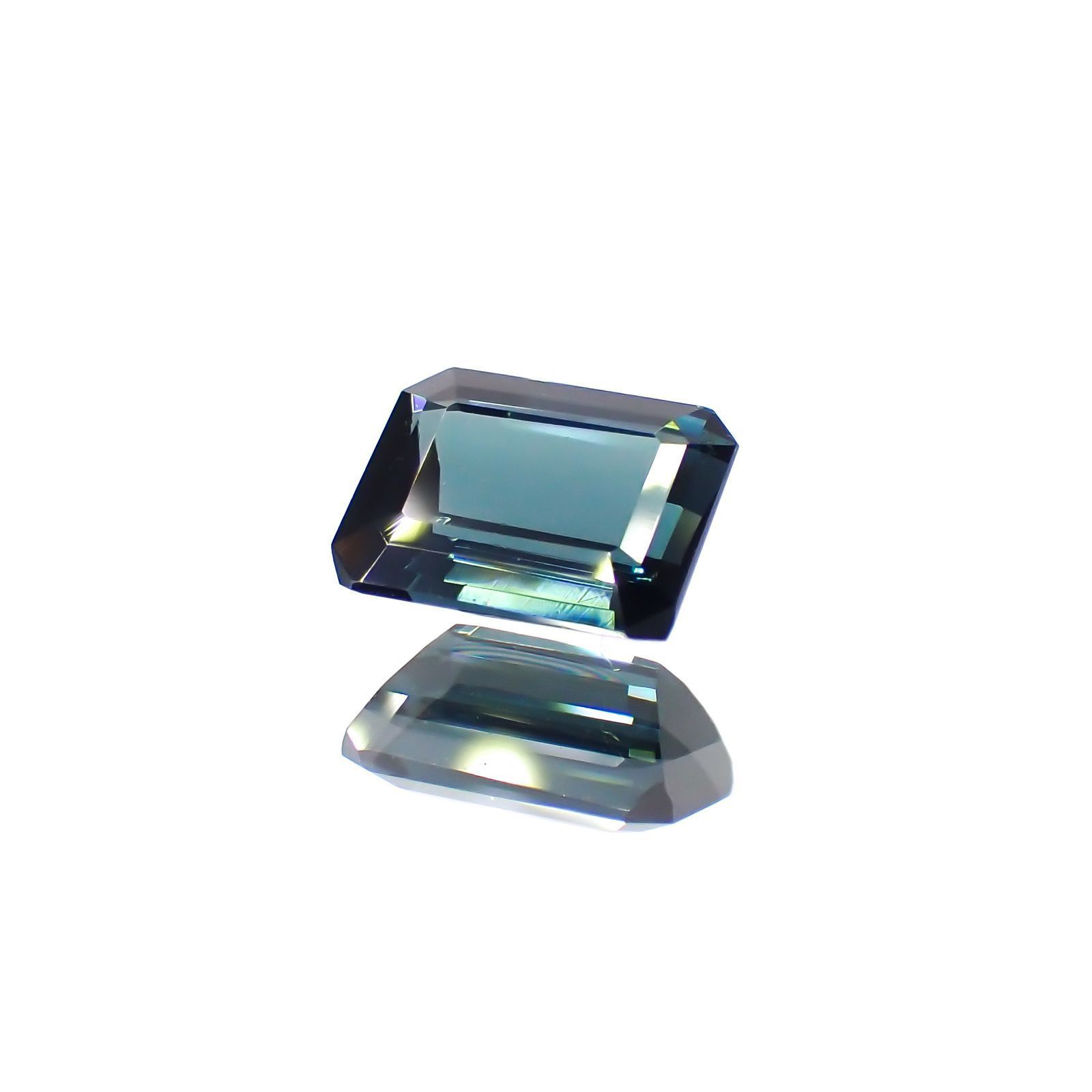 ブルートルマリン(宝石名ブルー・トルマリン) ナイジェリア/ブラジル産 ソ付(彩珠) 1.334ct / 7.3x5.8mm前後 [211013589]