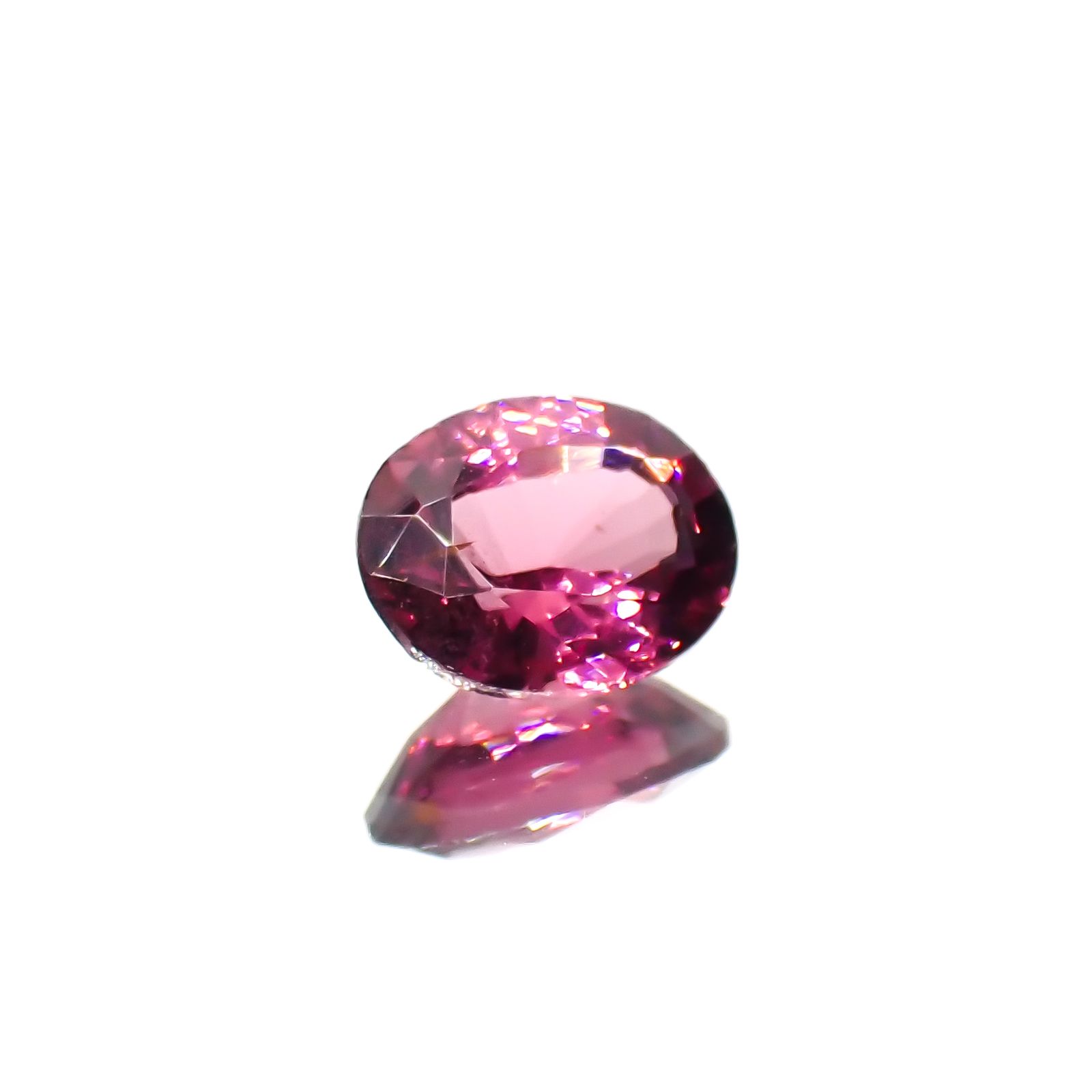 ピンクスピネル(宝石名スピネル)ビルマ/マダガスカル産 0.77ct 識別済[230421743]6.3x5.1mm前後