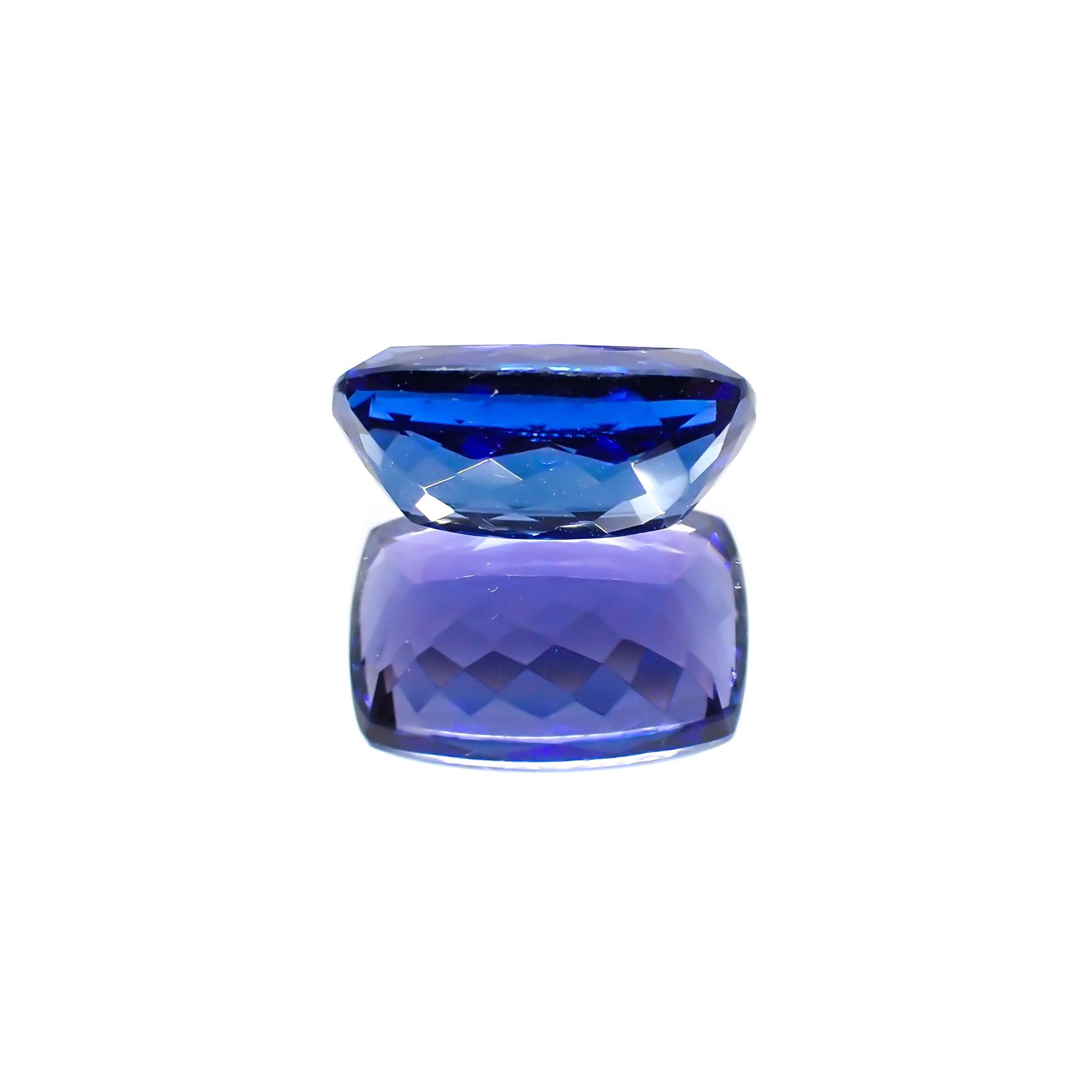 タンザナイト(宝石名タンザナイト) タンザニア産 5.755ct ソ付(彩珠)[210310319]12.6×9.1mm前後