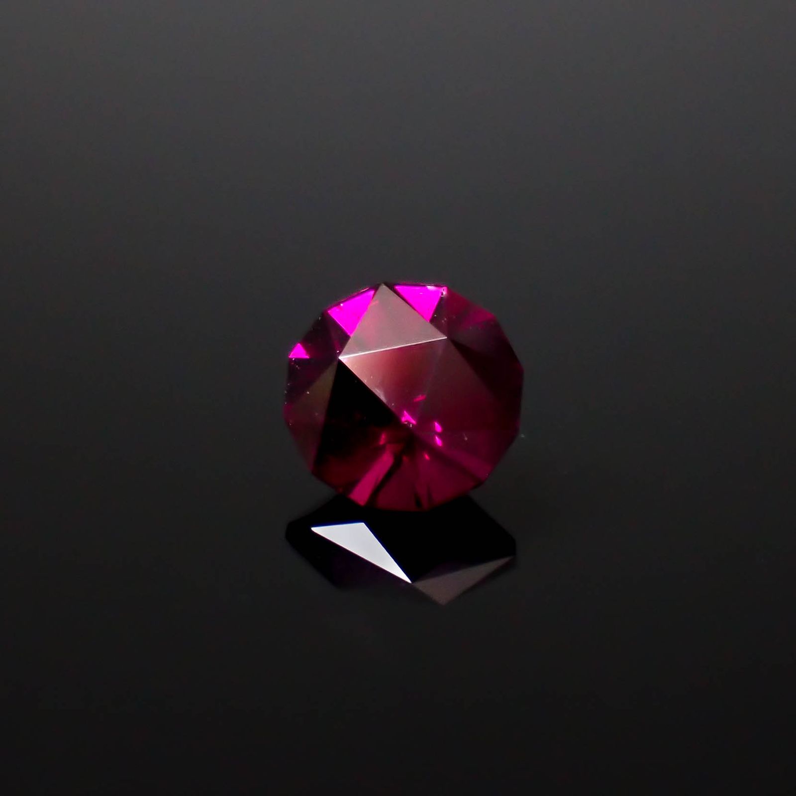 ◇カスタムカット◇グレープガーネット インド産 1.87ct [250530419]7.2x7.2mm前後