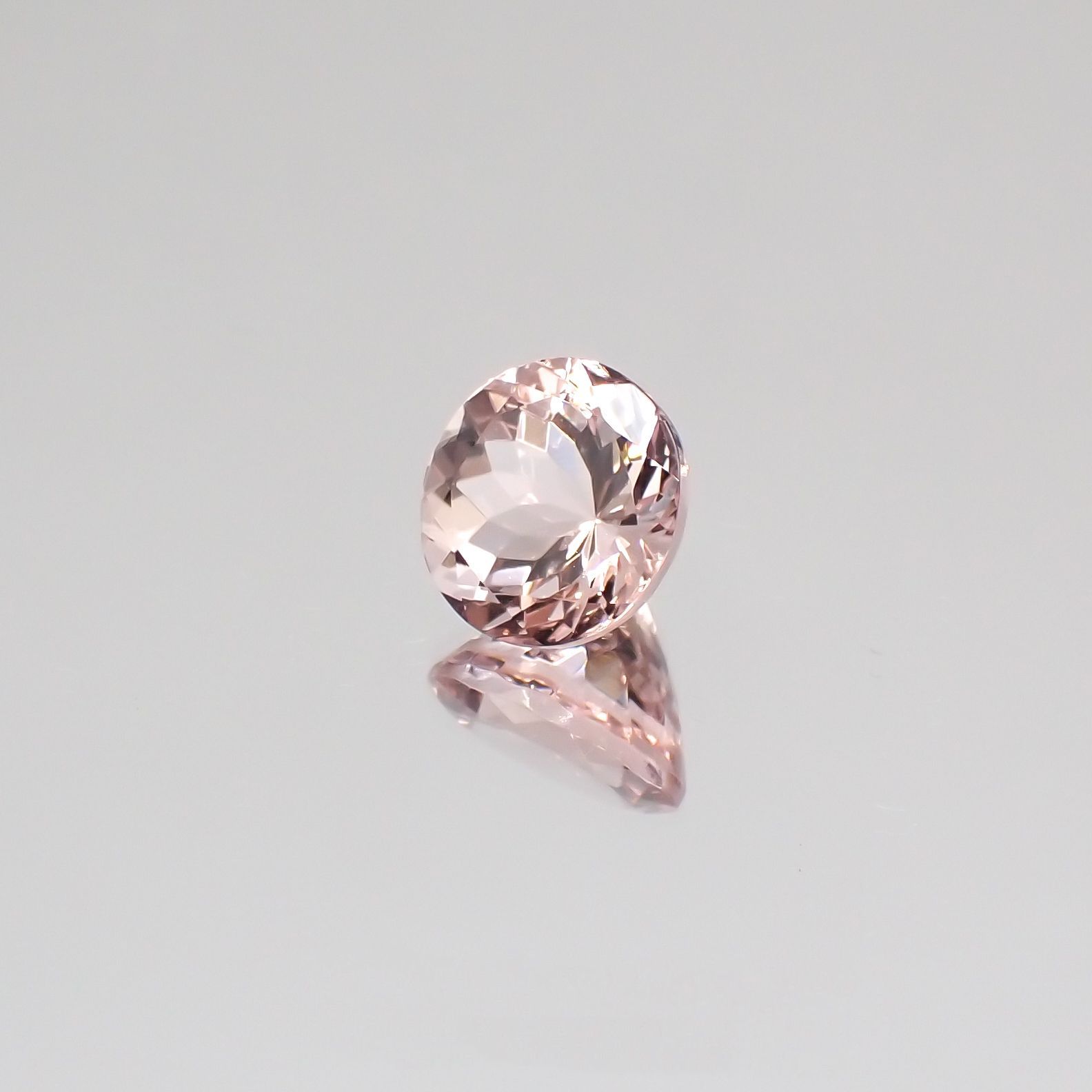 モルガナイト(宝石名モルガナイト) ナイジェリア産 2.055ct ソ付(日独)[210510838]8.2×8.1mm前後