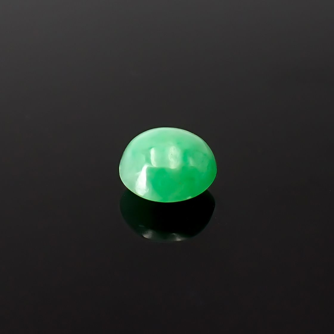 翡翠 ビルマ産 0.72ct / 5.4x5.3mm前後 [260532113]