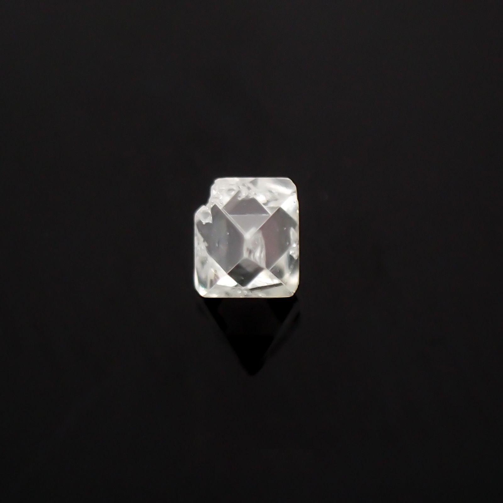 ソーヤブルダイヤモンド(宝石名ダイアモンド) ロシア産 原石・結晶 0.057ct 識別済[210410550]2.5×2.4mm前後