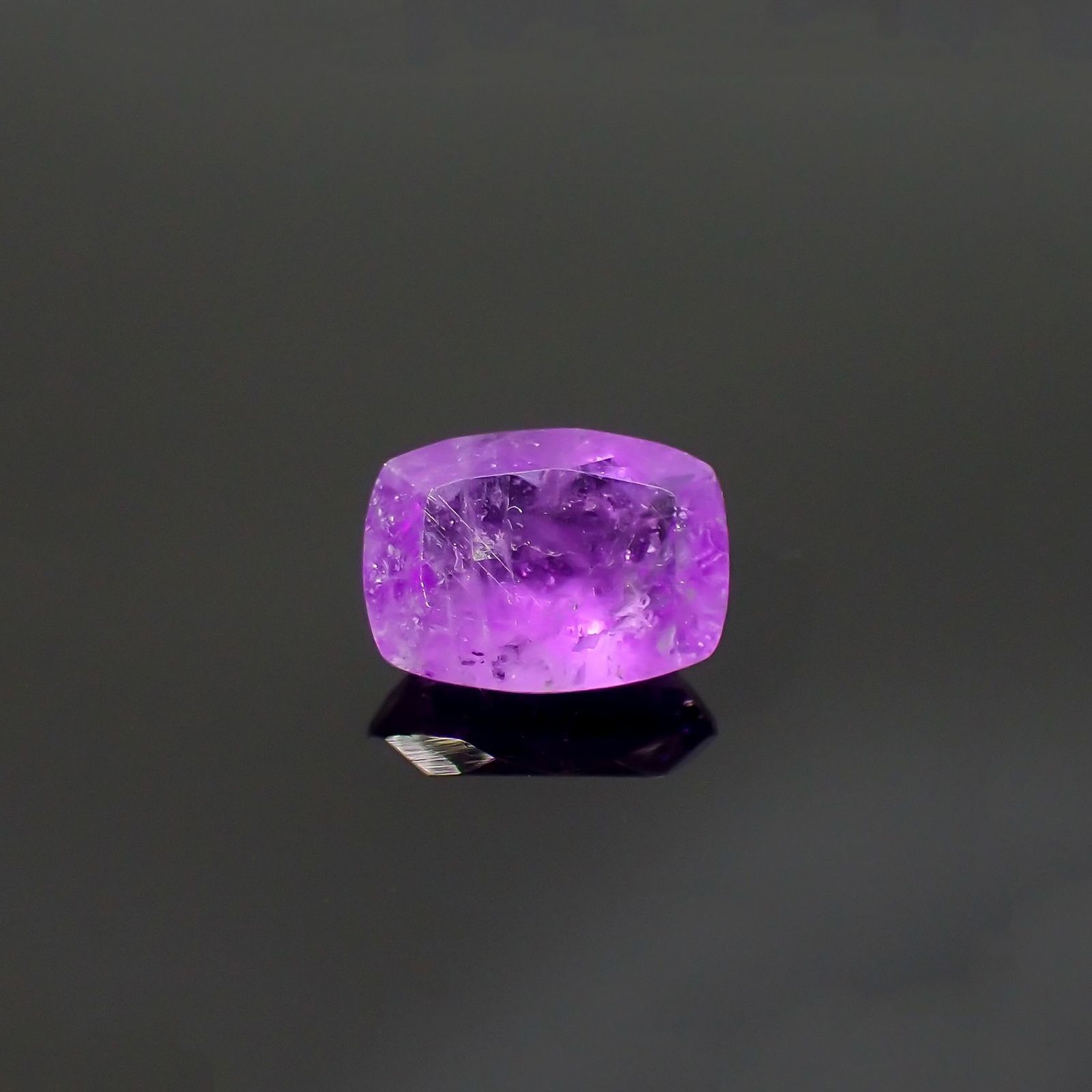 ハックマナイト(宝石名ハックマナイト)アフガニスタン産 識別済 1.25ct / 8.4x6.2mm前後 [260115394]