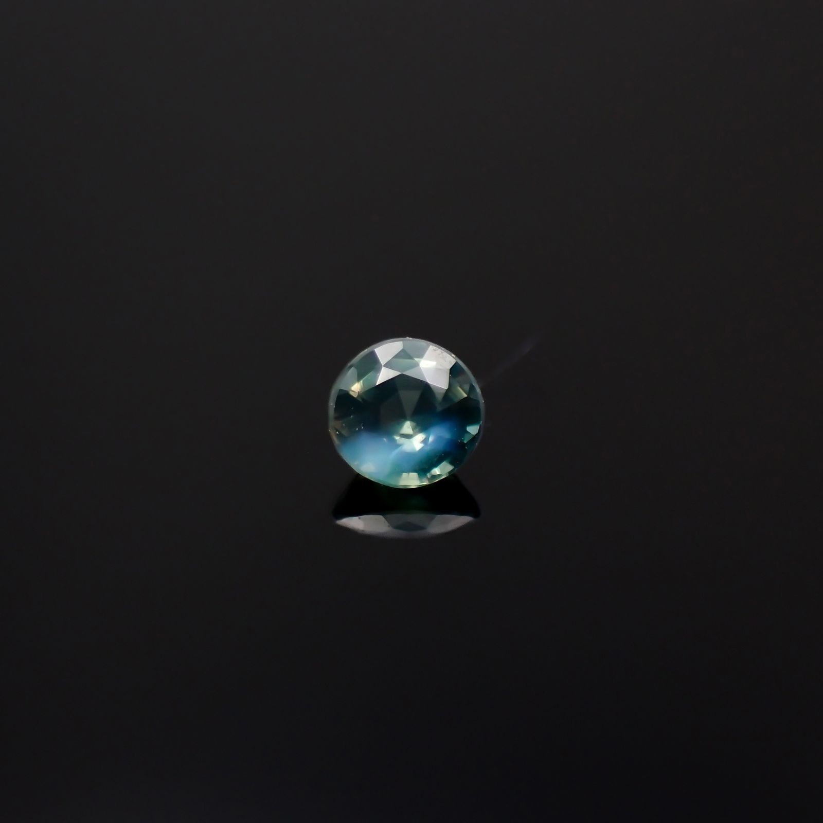 アレキサンドライトキャッツアイ ブラジル産/EmeraldMains社製 0.045ct[240527602]2.1x2.1mm前後