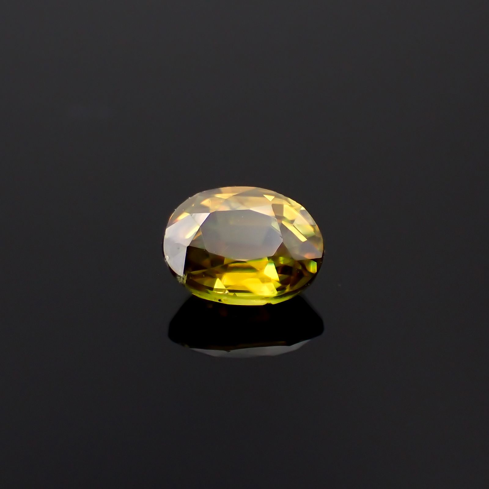 カラーチェンジスフェーン パキスタン産 0.39ct[231224741]4.8x3.8mm前後