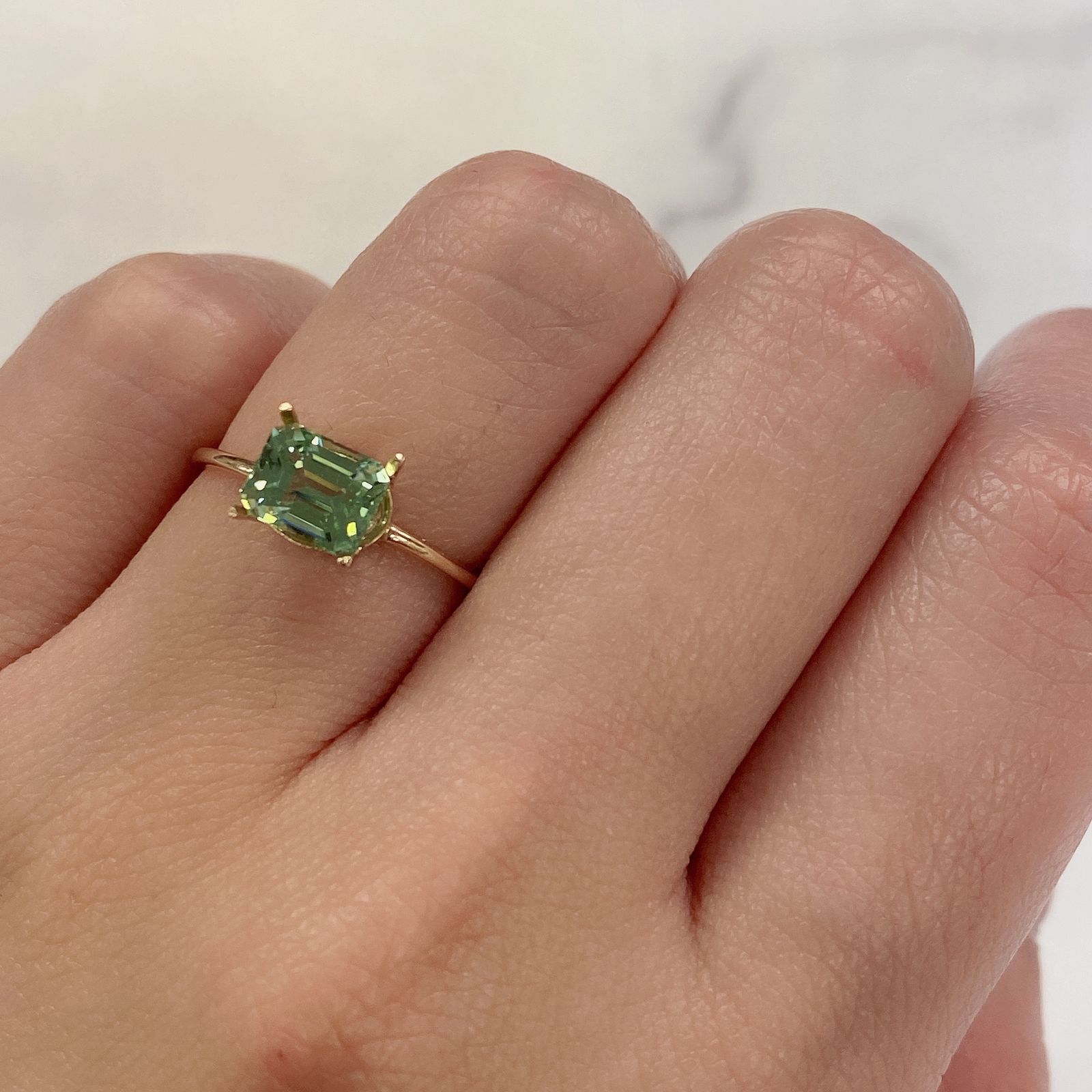 ミントトルマリン(宝石名グリーン・トルマリン) ルワンダ産 1.208ct ソ付(彩珠)[211013633]6.6×5.3mm前後