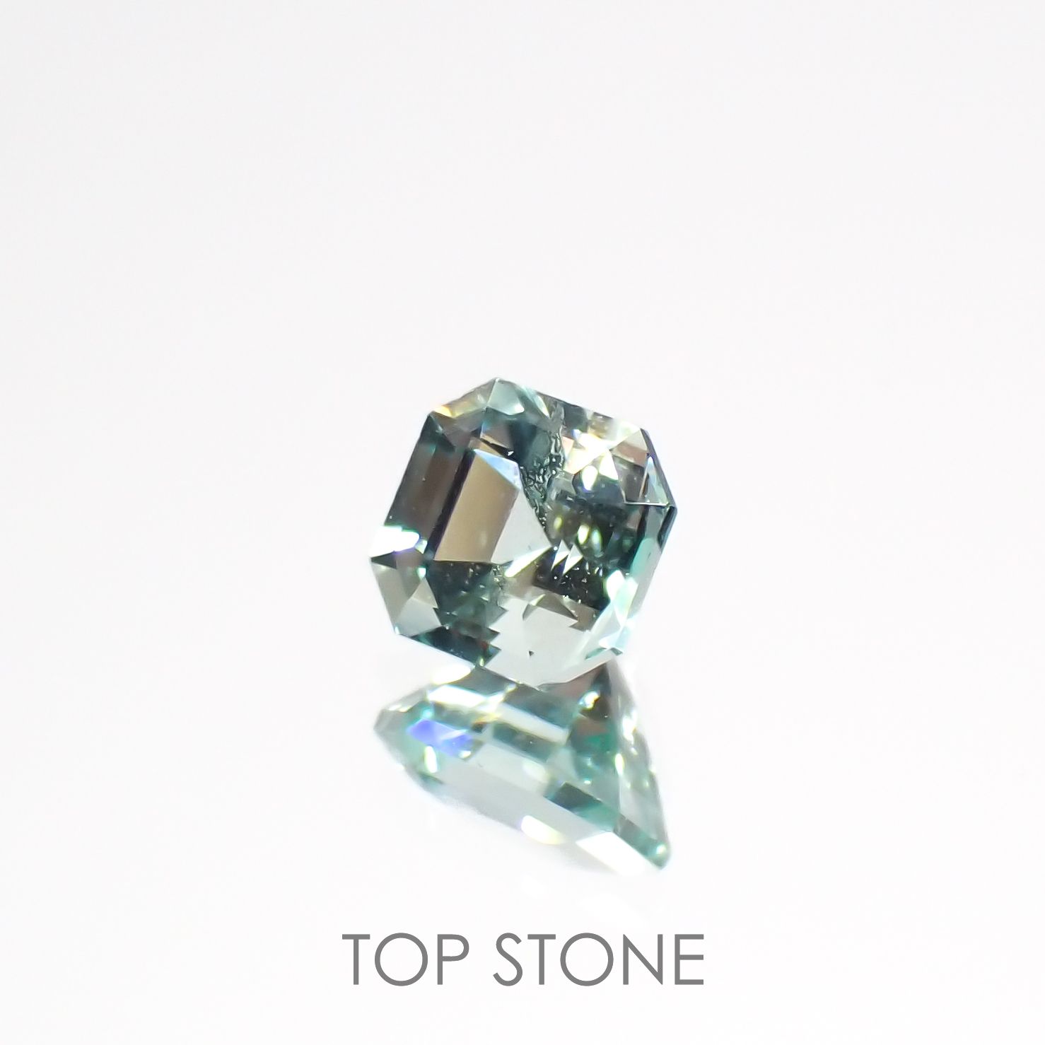 ミントベリル  ブラジル産 0.28ct[220616677]4x3.8mm前後