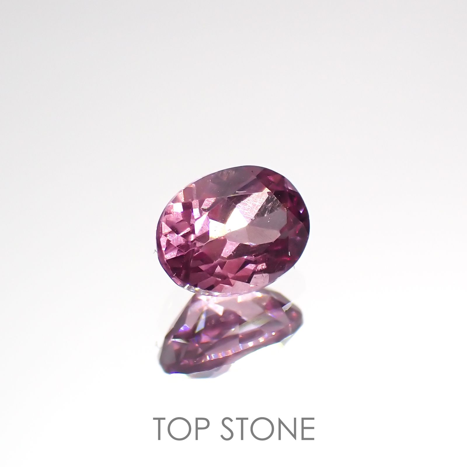 カラーシフトマラヤガーネット(宝石名ガーネット)タンザニア産 0.76ct 識別済[220115006]6x4.6mm前後