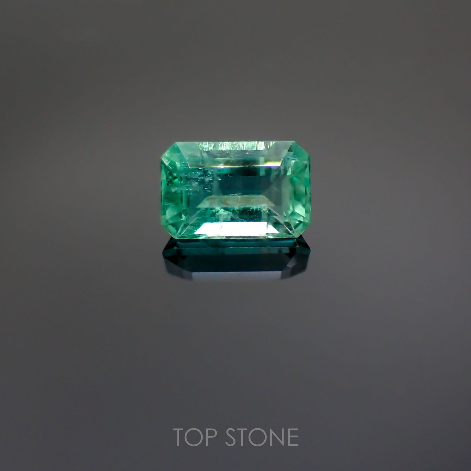 エメラルド(宝石名エメラルド) ザンビア産 0.52ct 識別済[211012999]6×4mm前後