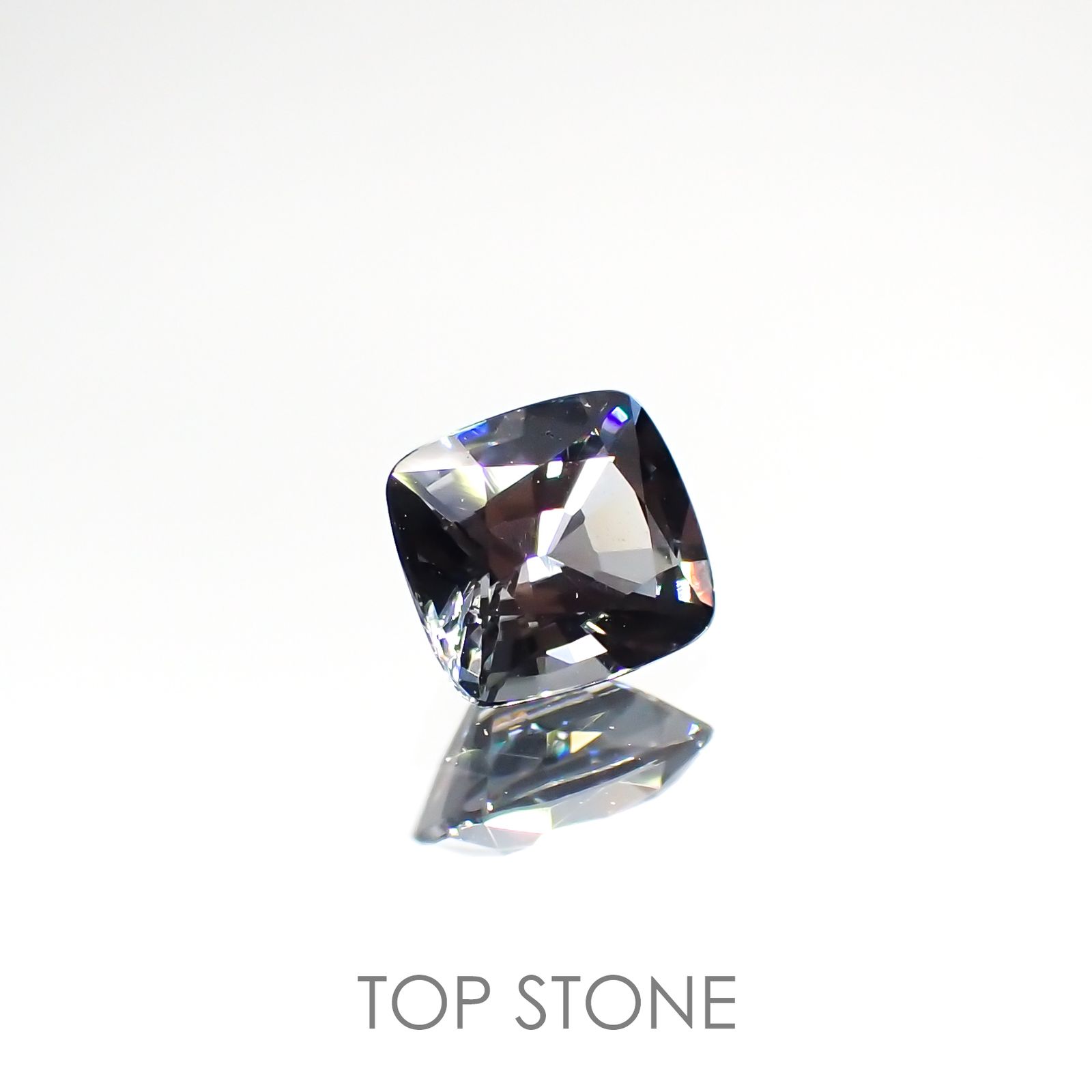 プラチナスピネル(宝石名スピネル) ビルマ産 0.695ct ソ付(彩珠)[210912848]5.1×4.8mm前後