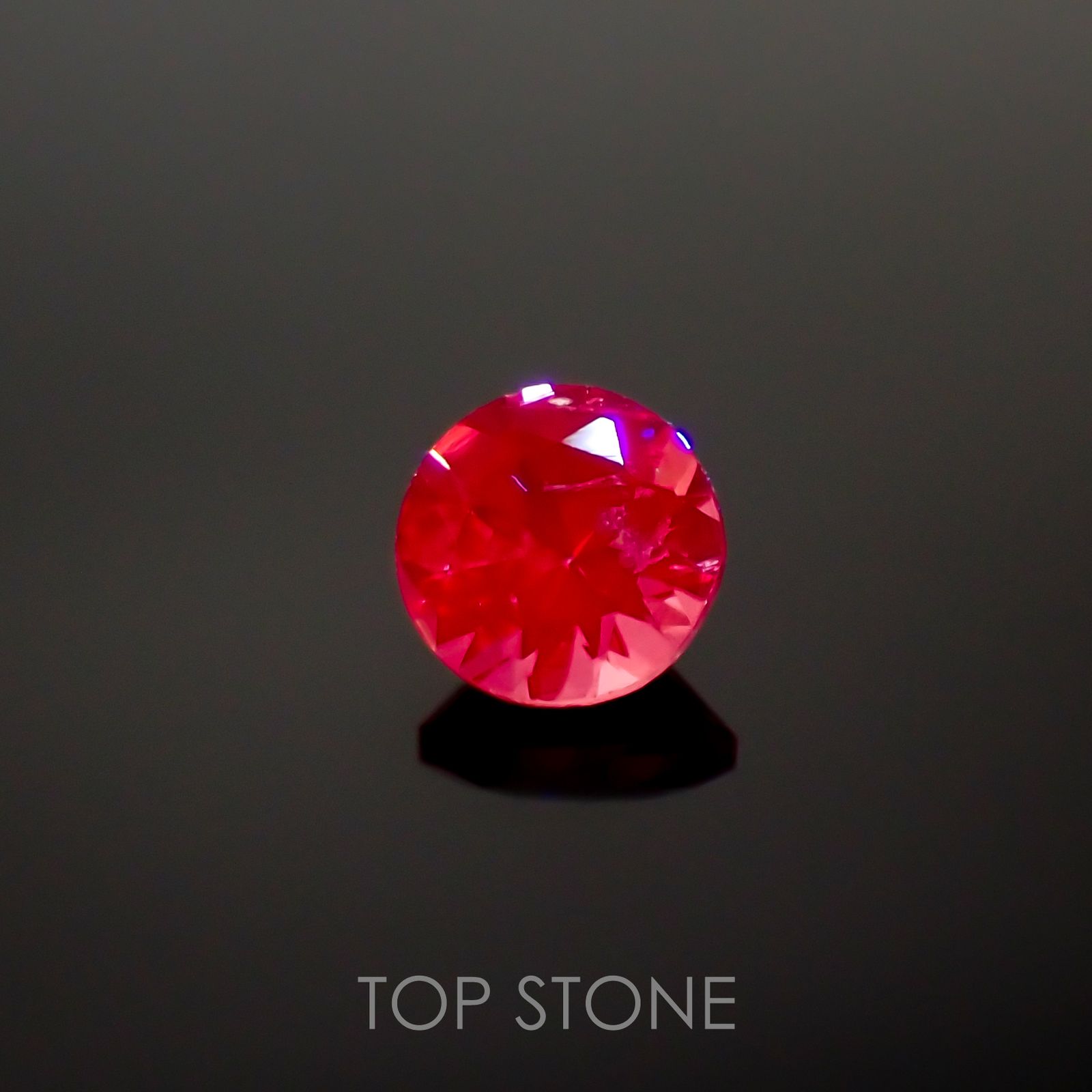 ホットピンクスピネル タンザニア産 ルース 0.35ct[210812587]4.2×4.2mm前後