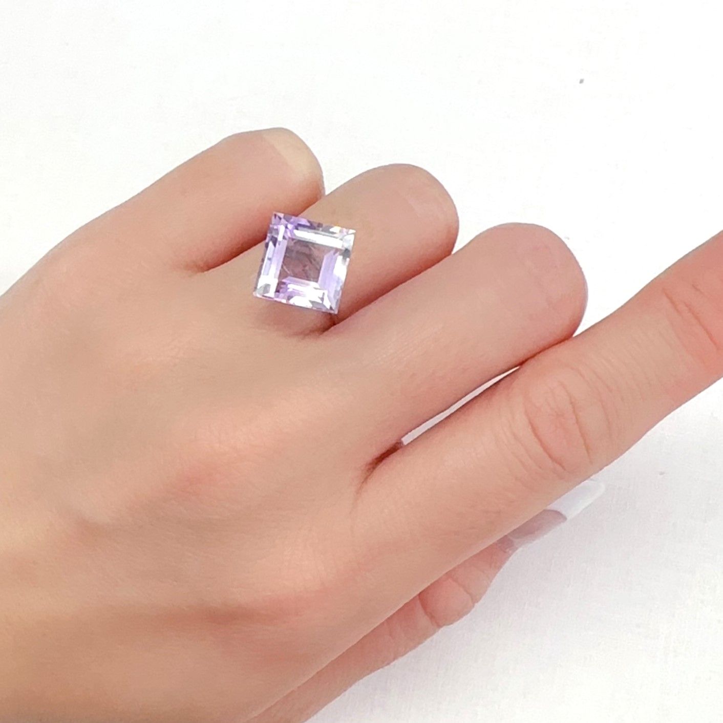 アワーグラスアメジスト モロッコ産 6.37ct[240125639]11x10.9mm前後