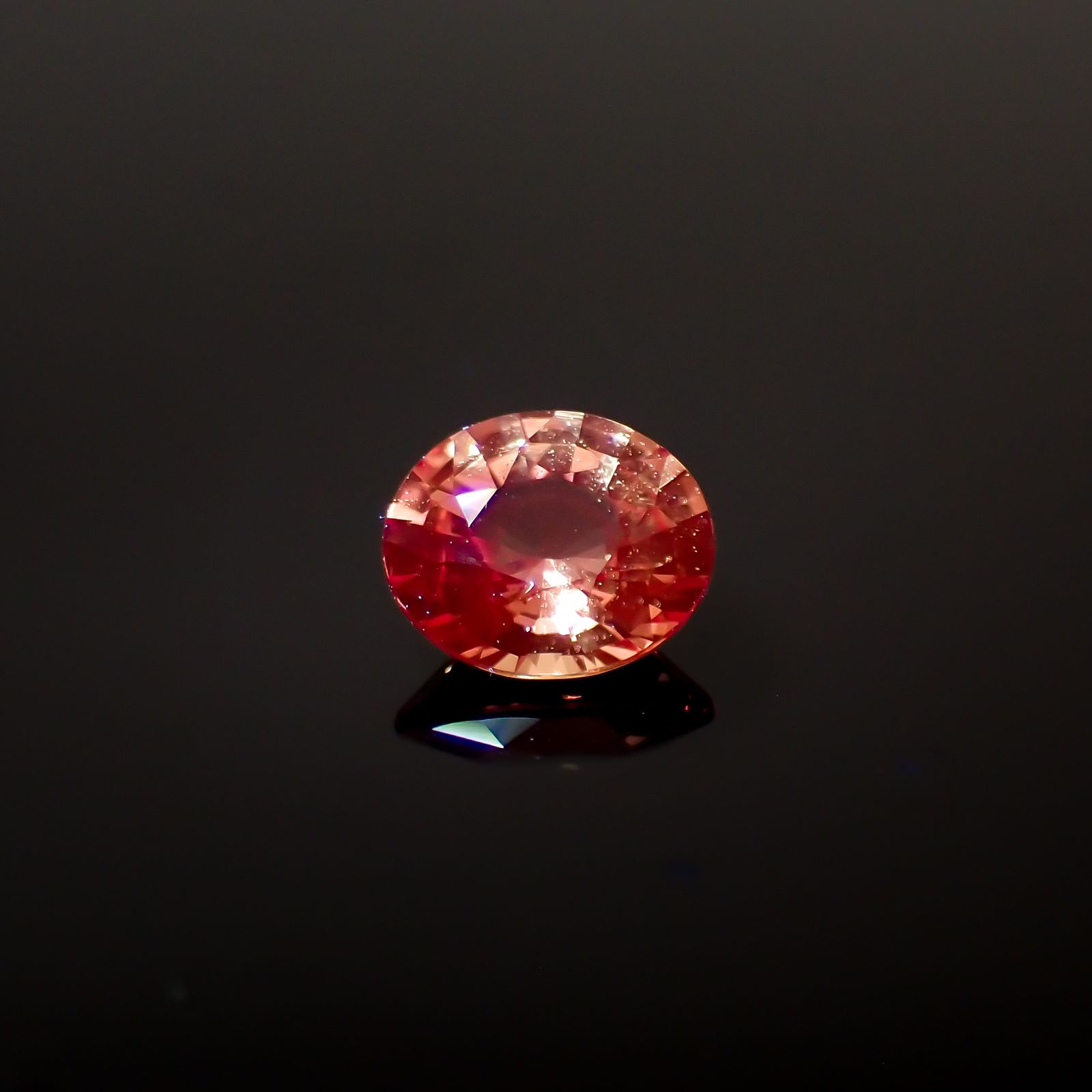 パパラチャサファイア(宝石名サファイア/別名パパラチャ・サファイア)スリランカ産 0.603ct CGL鑑付[231224693]5.5x4.7mm前後