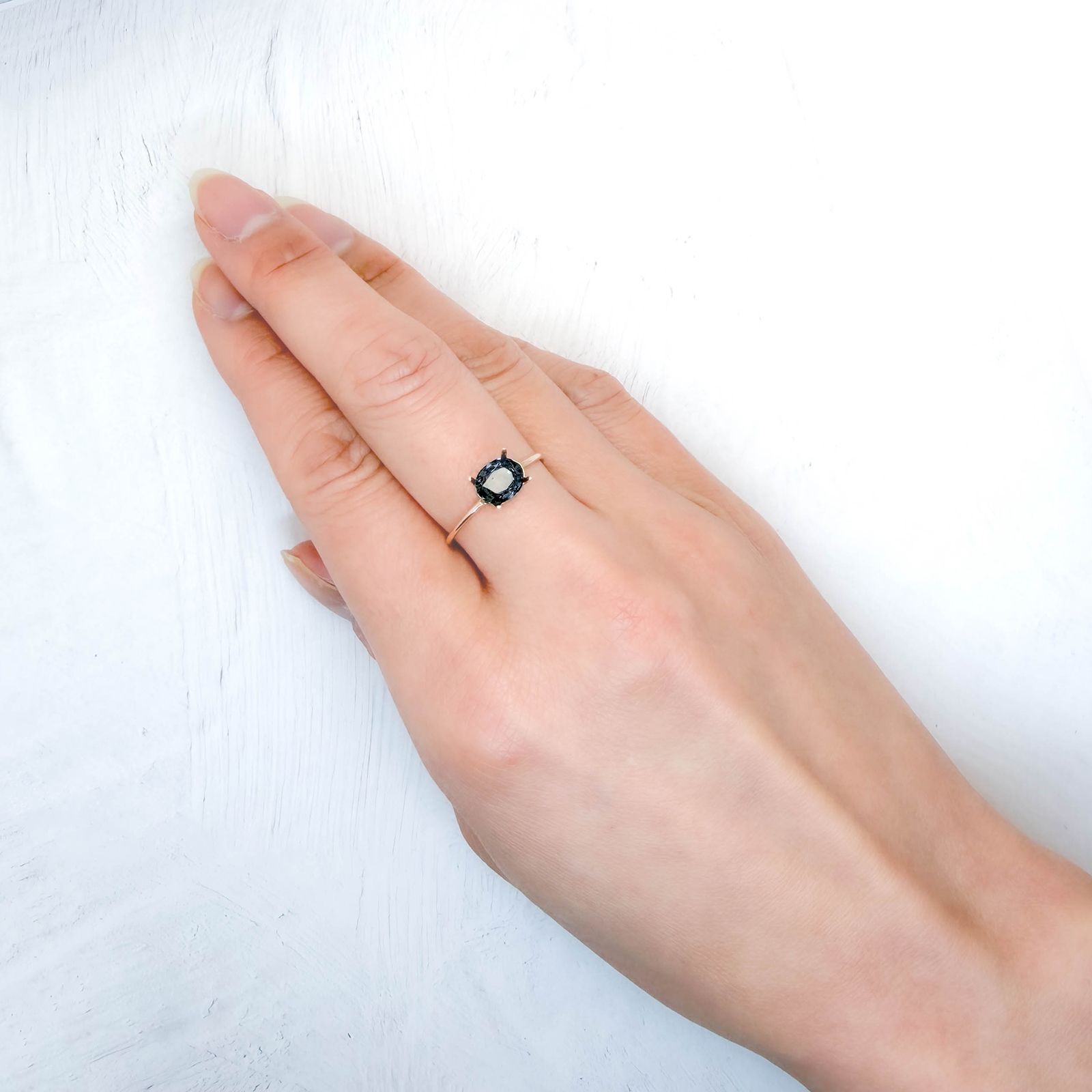 サファイア(宝石名サファイア) マダガスカル/スリランカ産 識別済 1.32ct / 7x5.8mm前後 [260112474]