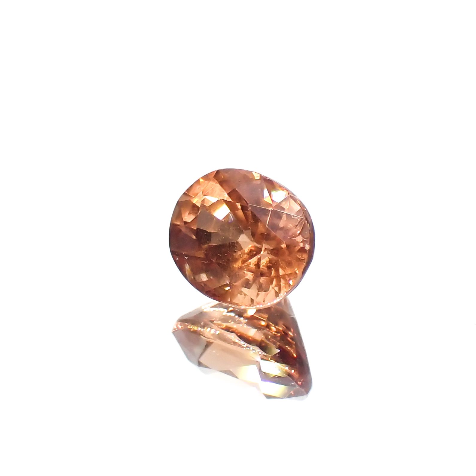 カラーチェンジマラヤガーネット(宝石名ガーネット)タンザニア産 1.05ct 識別済[230421638]6.1x5mm前後