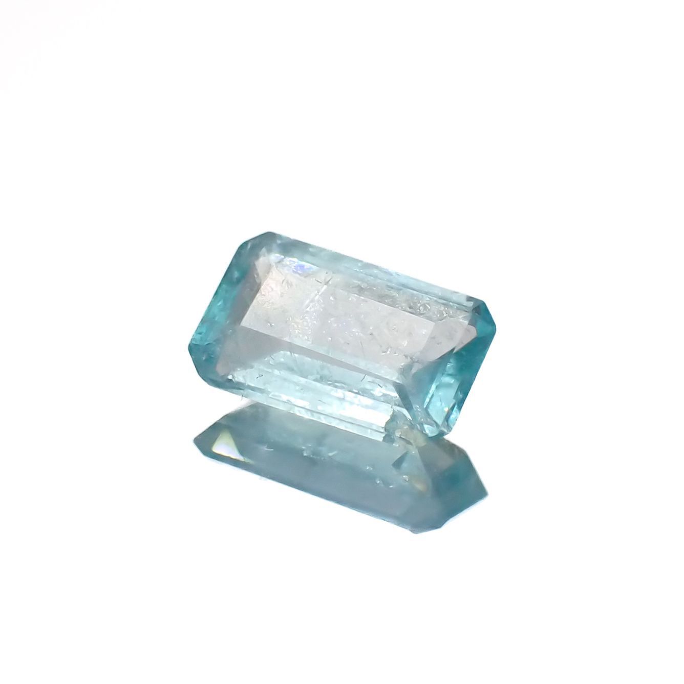 ユークレース(宝石名ブルー・ユークレース)コロンビア産 0.767ct ソ付(彩珠)[221018857]7.5x4.6mm前後