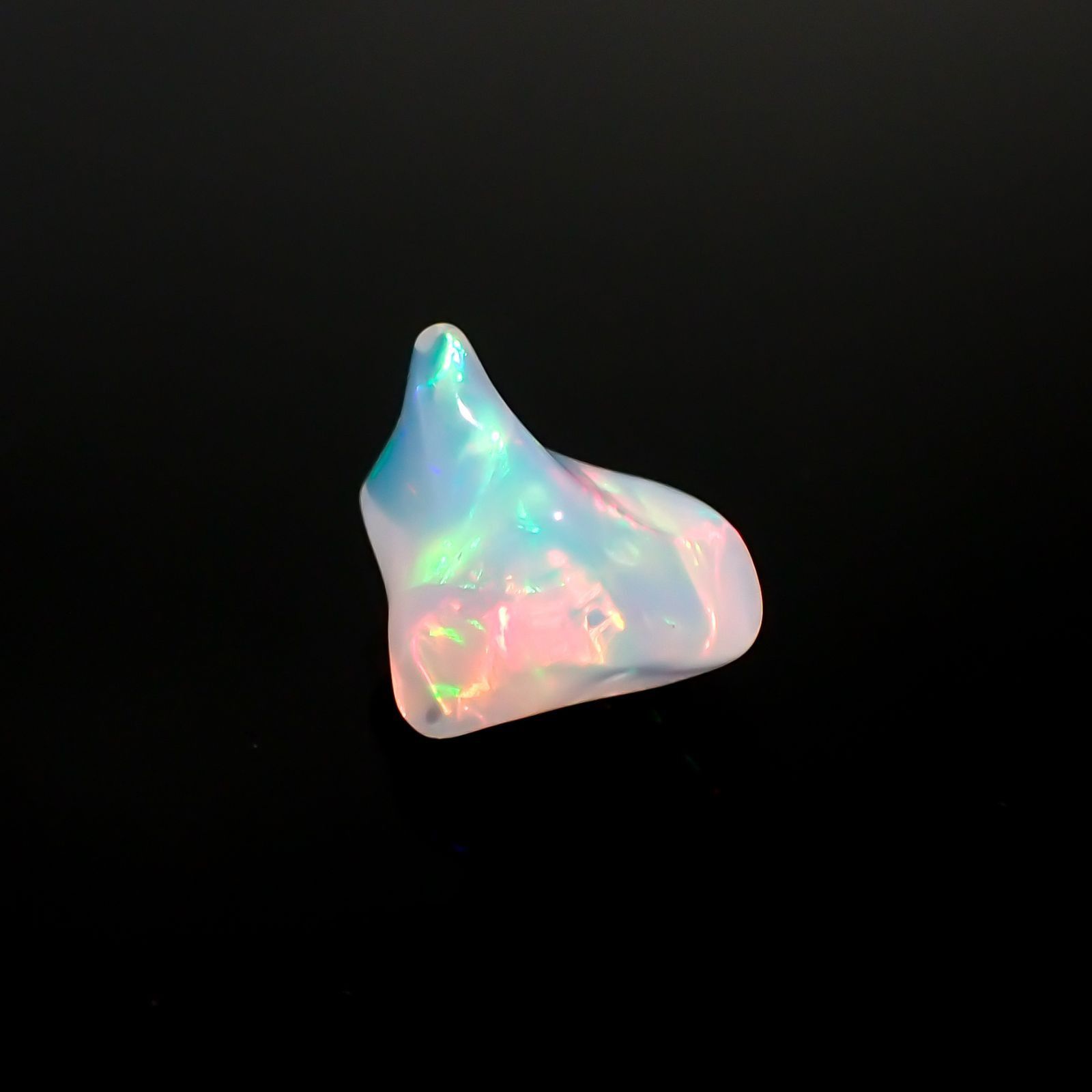 ◇バロック型◇エチオピアオパール(宝石名オパール) エチオピア産 識別済 3.79ct / 13.2x10.9mm前後 [260113175]