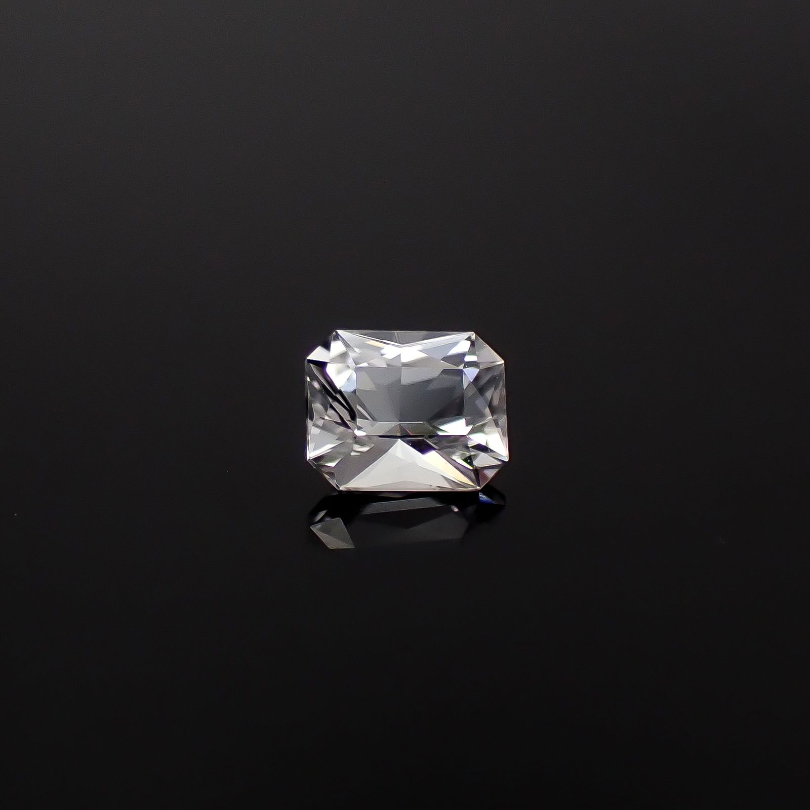 フェナカイト ロシア産 0.62ct / 5.8x4.7mm前後 [260231713]