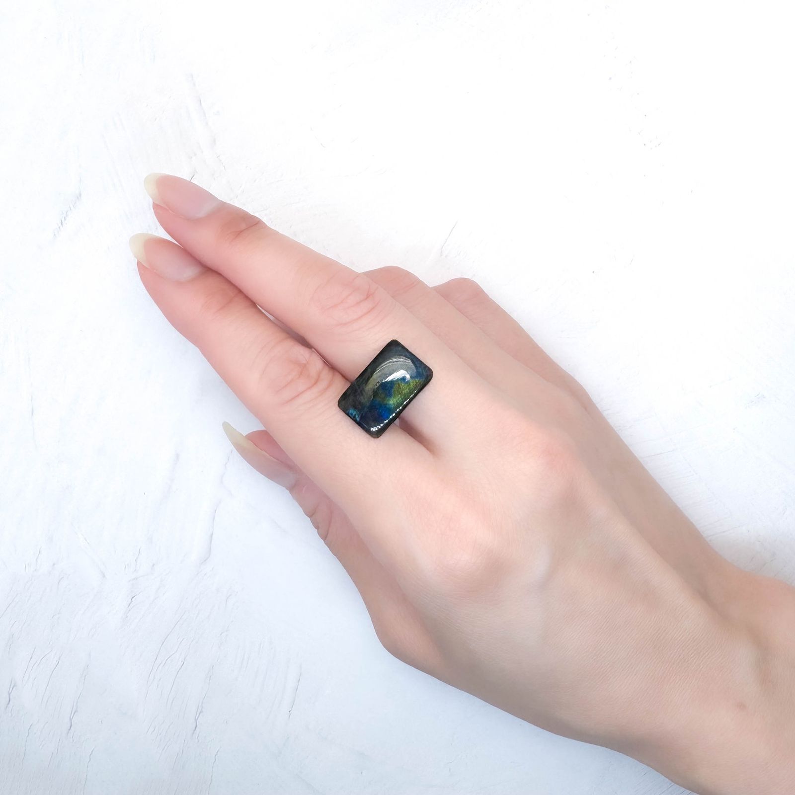 スペクトロライト フィンランド・ユレマ産 5.60ct / 17.2x11.1mm前後 [251031264]