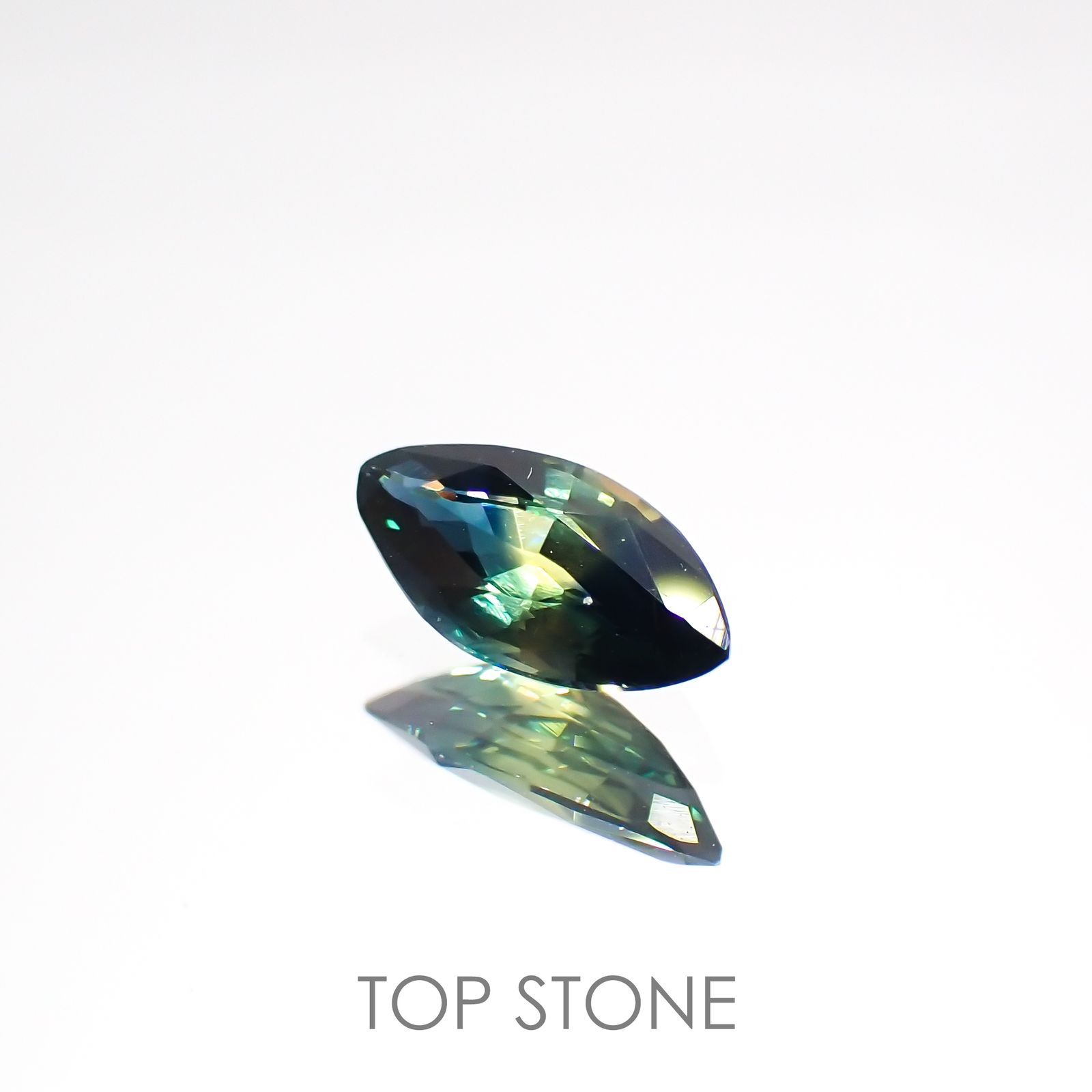 バイカラーサファイア(宝石名サファイア)マダガスカル/オーストラリア産 0.56ct 識別済[220114850]8x3.8mm前後