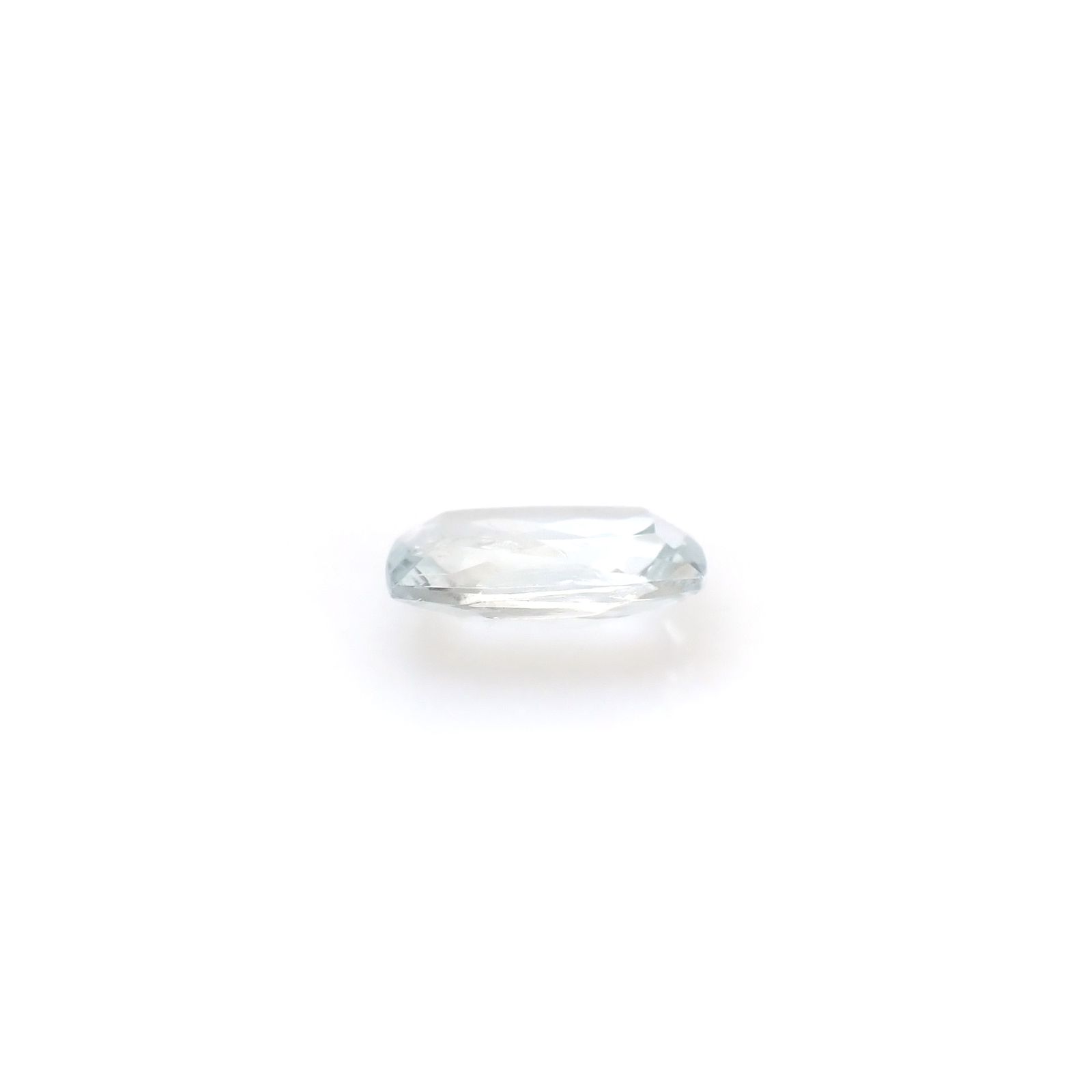 レインボーアクアマリン ブラジル産 1.58ct [250330151]9.4x6.8mm前後