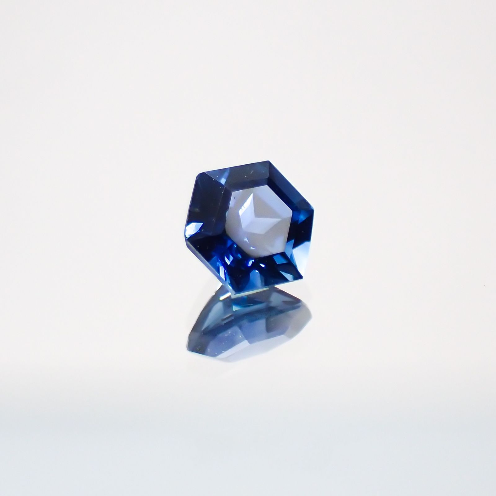 ◇ヘキサゴンカット◇サファイアSA マダガスカル産 ルース 0.27ct[210611052]3.6×3.5mm前後