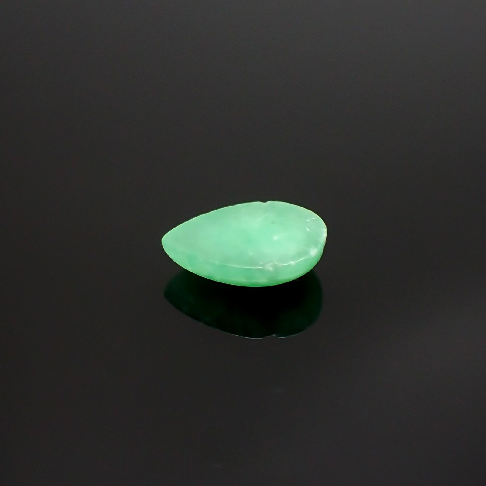 翡翠(宝石名ジェダイト)ビルマ産 0.67ct 識別済[220515807]7x4.8mm前後