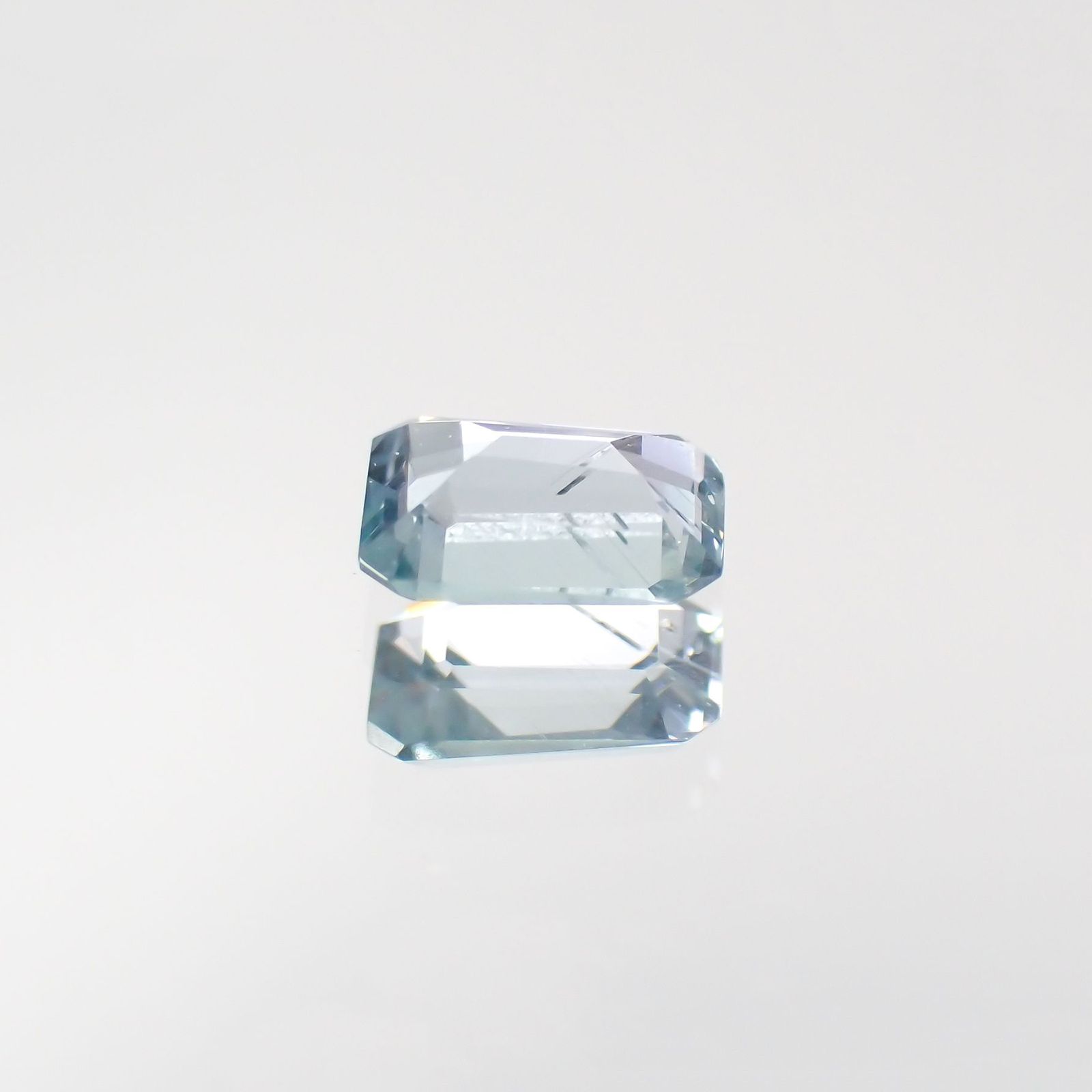ブルーグリーンコーネルピン(宝石名コーネルピン)タンザニア産 0.14ct 識別済[240219230]3.5x2.3mm前後