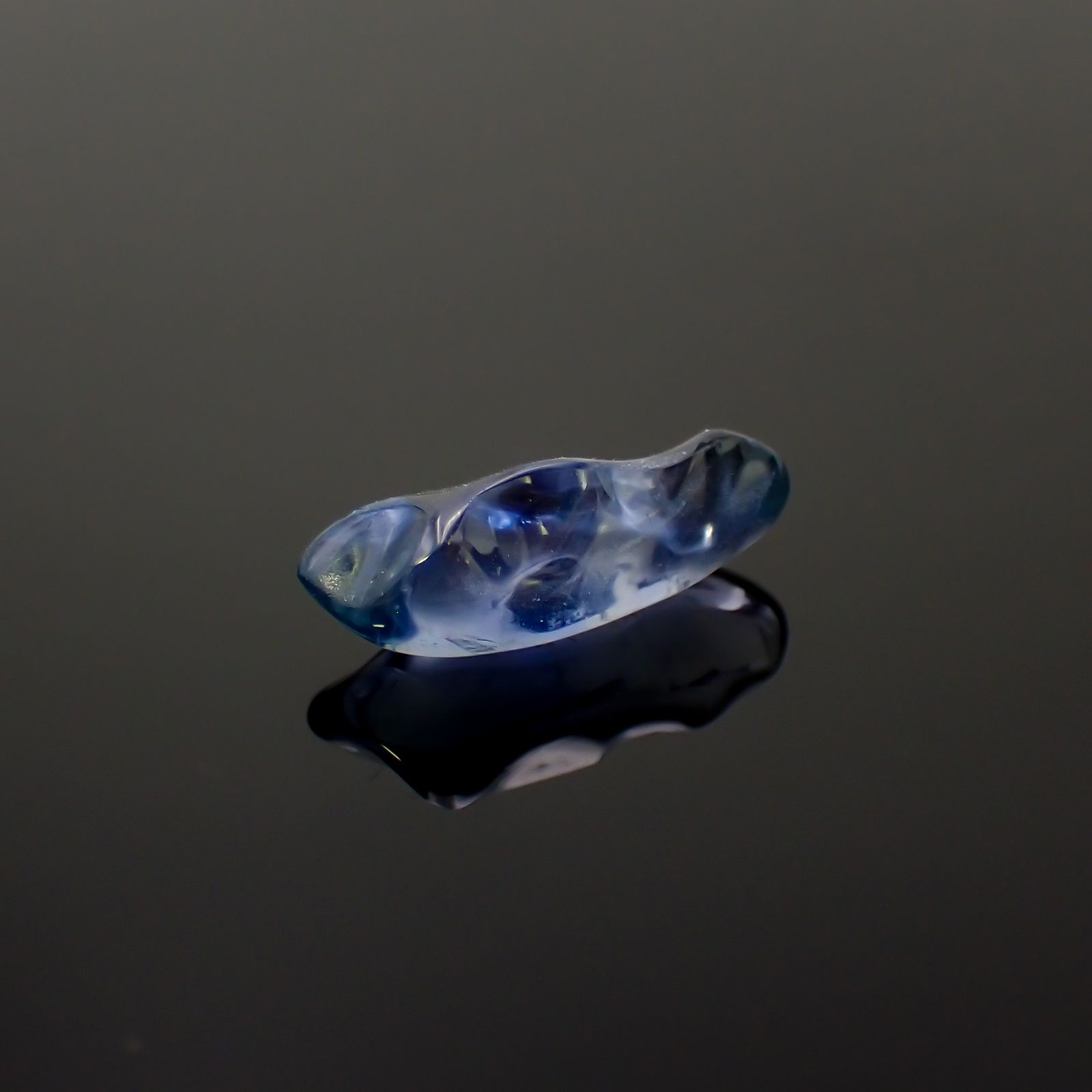 ◇フリーフォーム◇サファイア 非加熱 マダガスカル産 2.73ct[230722659]13.1x4.9mm前後