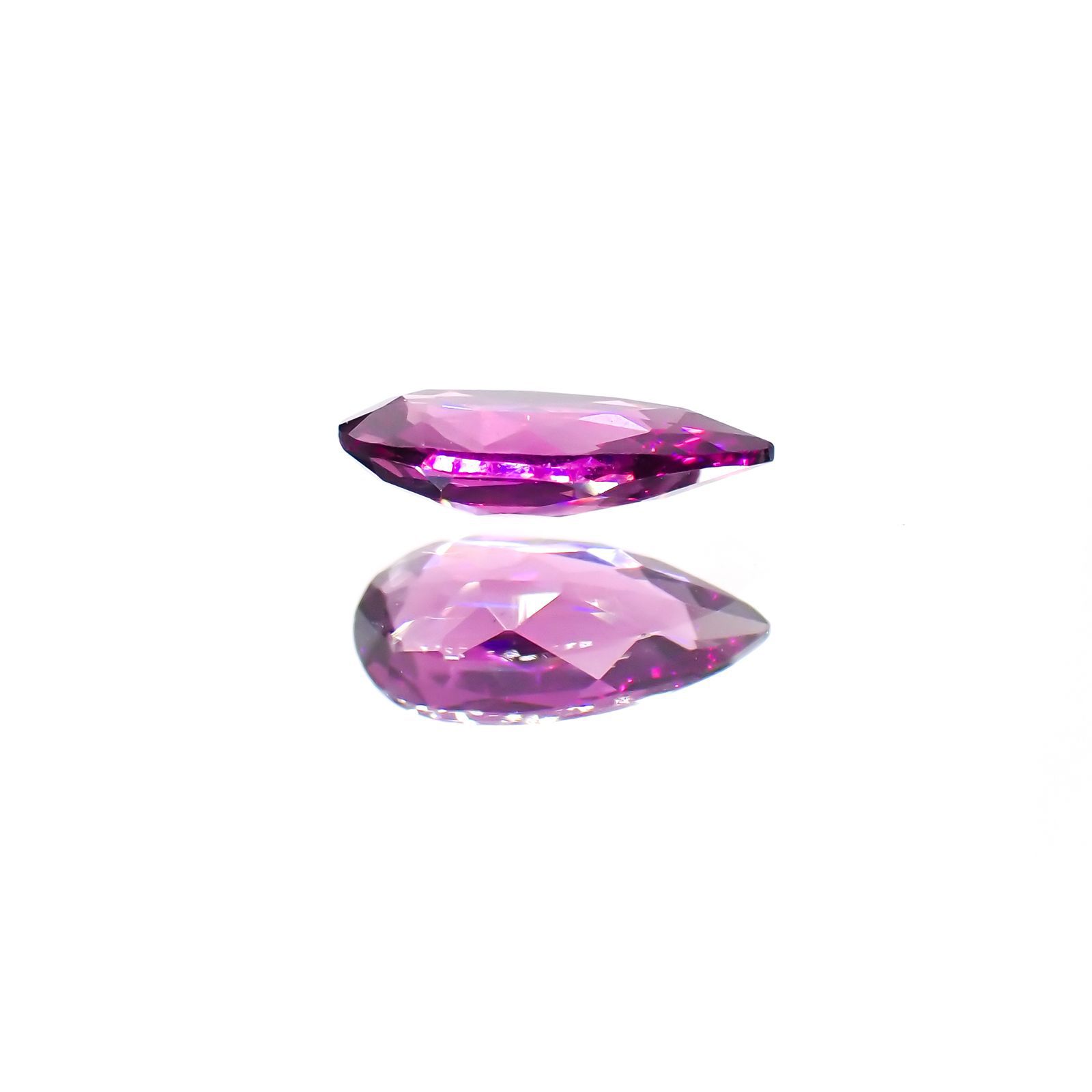 グレープガーネット(宝石名ロードライト・ガーネット)ブラジル産 0.86ct 識別済[250113896]8.8x4.6mm前後