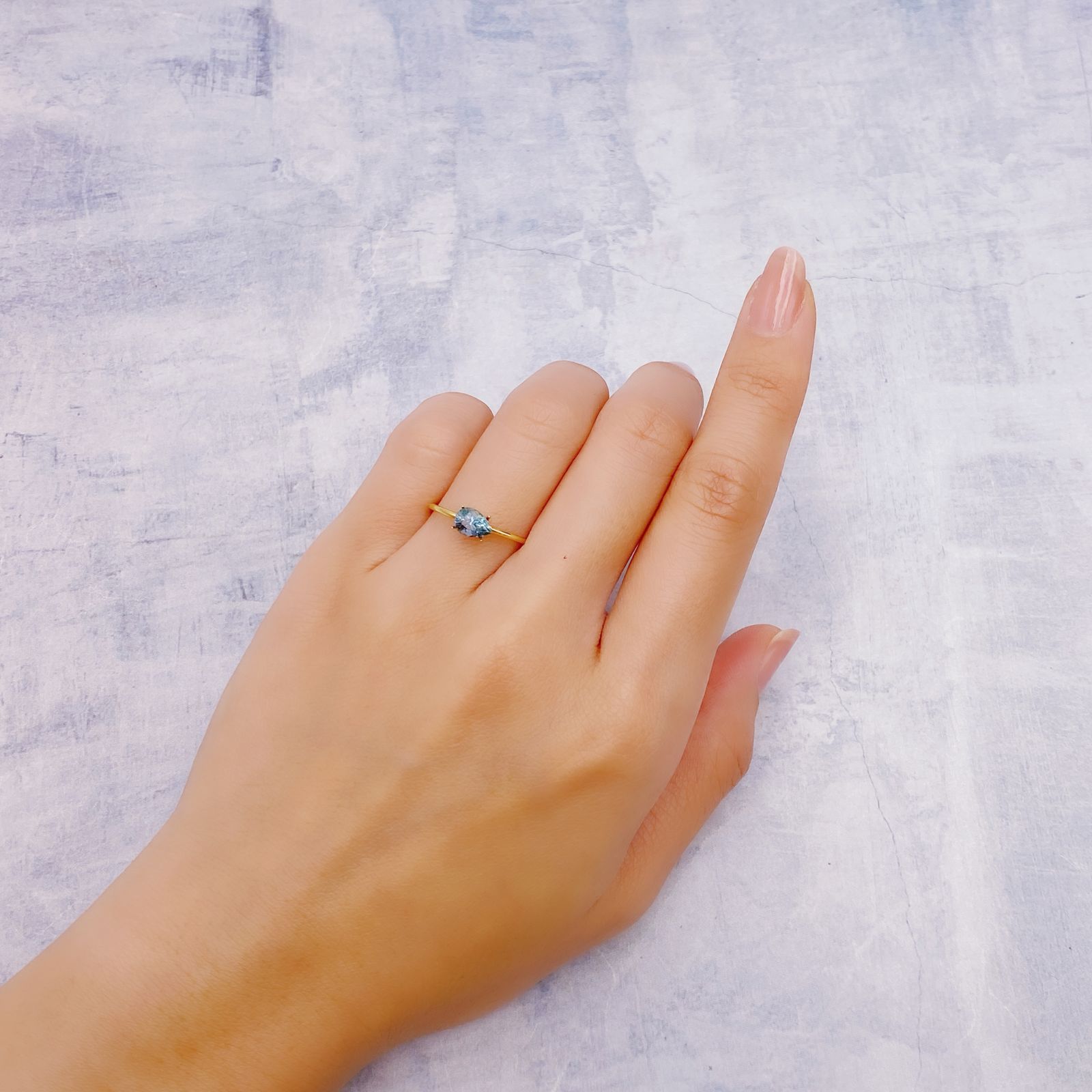 ブルーコーネルピン(宝石名ブルー・コーネルピン)タンザニア産 0.578ct ソ付(彩珠)[241129473]6.4x4.5mm前後
