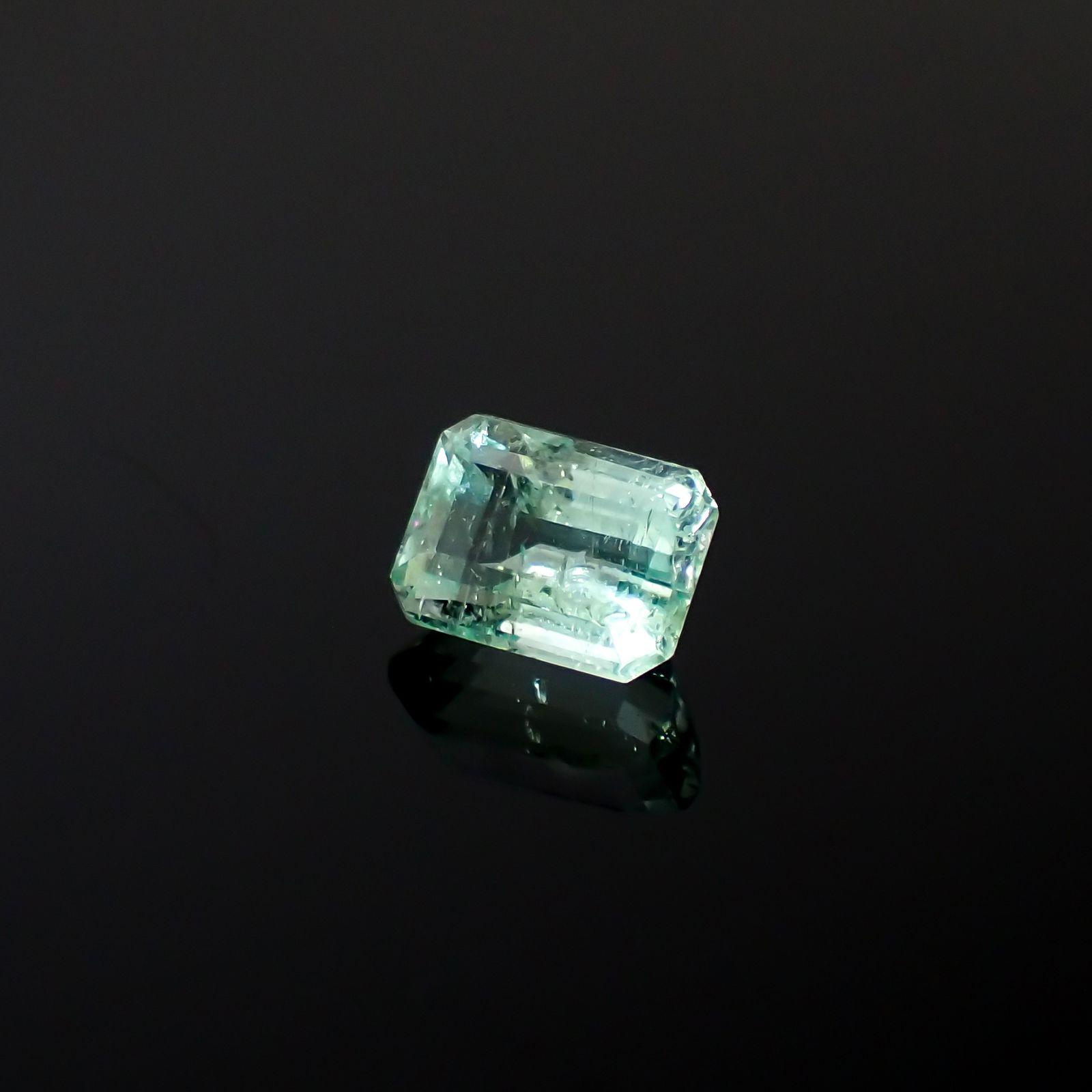 パステルカラーエメラルド コロンビア産 1.12ct[240225963]6.8x4.9mm前後
