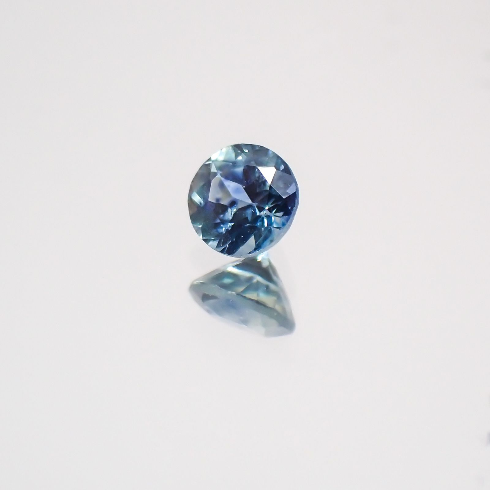 モンタナサファイア アメリカ産 ルース 0.106ct[21039900]2.7×2.7mm前後