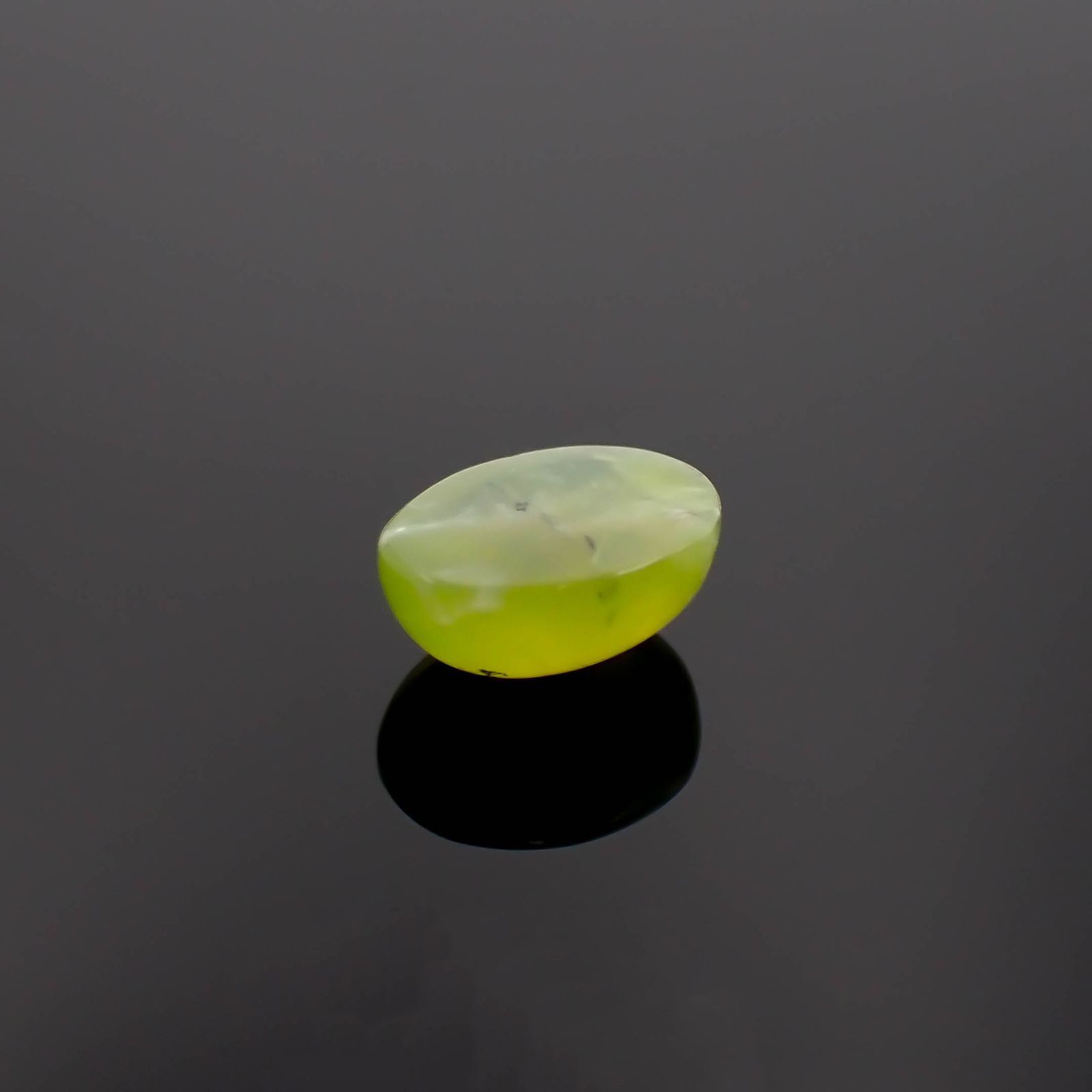 グリーンオパール ブラジル・アマゾン産 1.83ct / 9.6x7.2mm前後 [230120063]