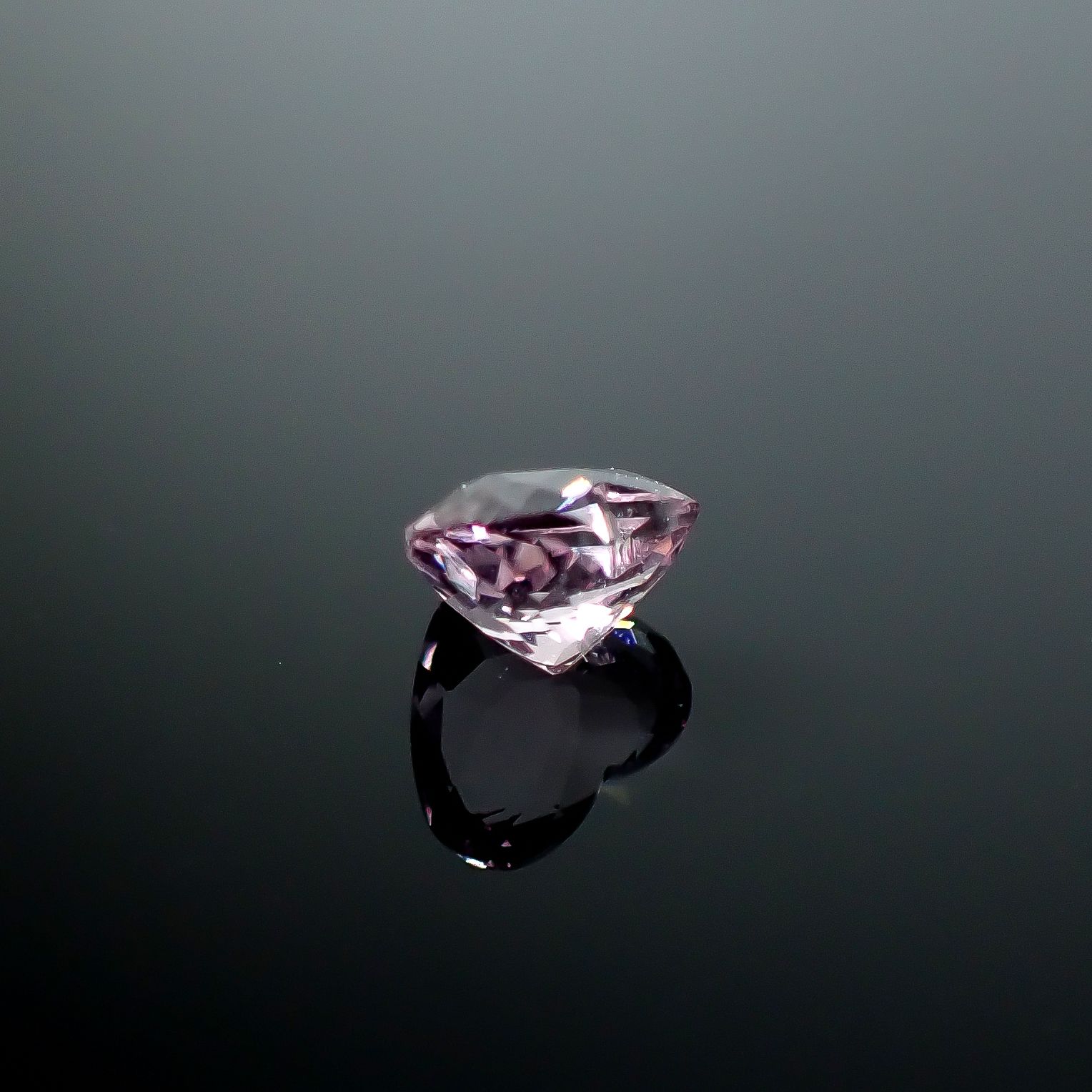モルガナイト ブラジル産 0.49ct [250730877]4.8x5.8mm前後