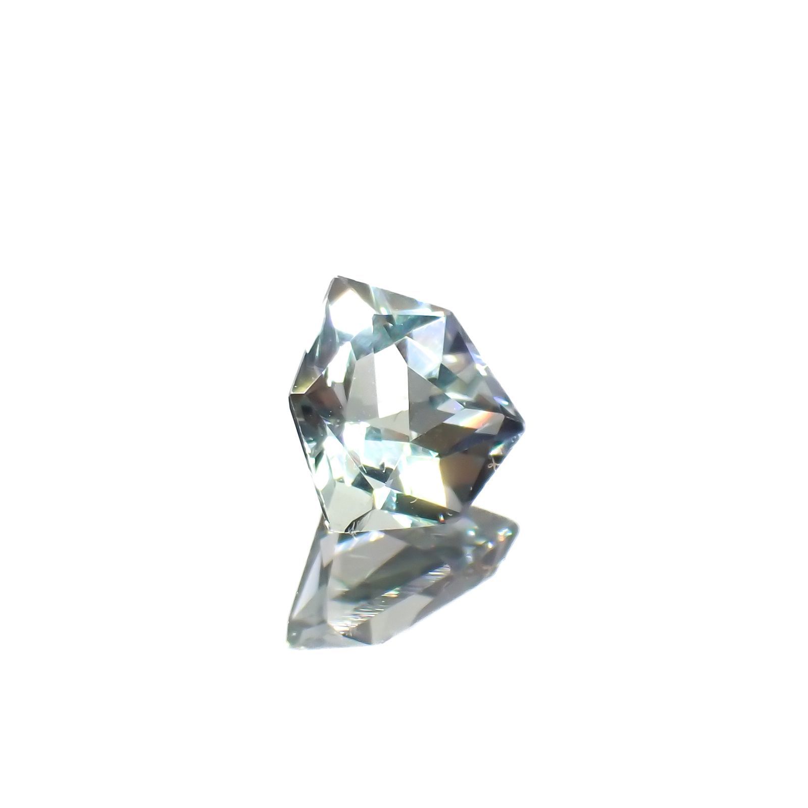 ◇カスタムカット◇バイカラータンザナイト 非加熱(宝石名ゾイサイト)タンザニア産 0.62ct 識別済[221118969]5.9x5.8mm前後