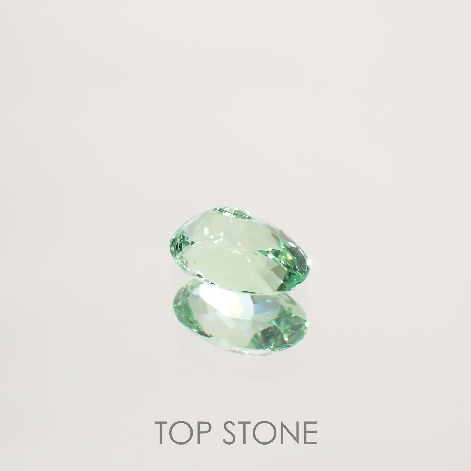 ミントガーネット(宝石名グリーン グロッシュラー・ガーネット) タンザニア産 0.57ct 識別済[210711923]6×4mm前後