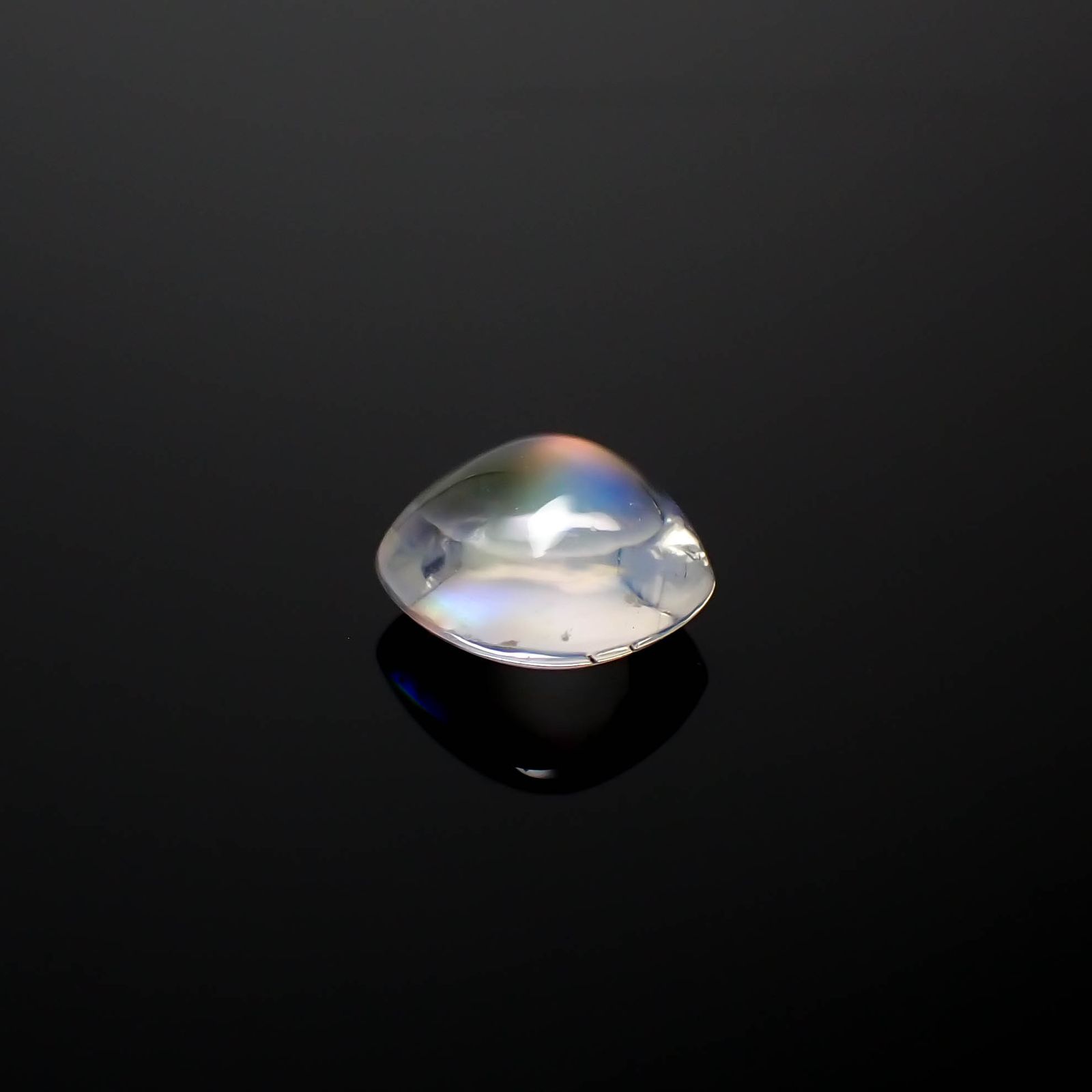 ◇バフカット◇レインボームーンストーン(宝石名ラブラドライト)マダガスカル産 1.282ct ソ付(彩珠)[240427202]6.6x6.6mm前後