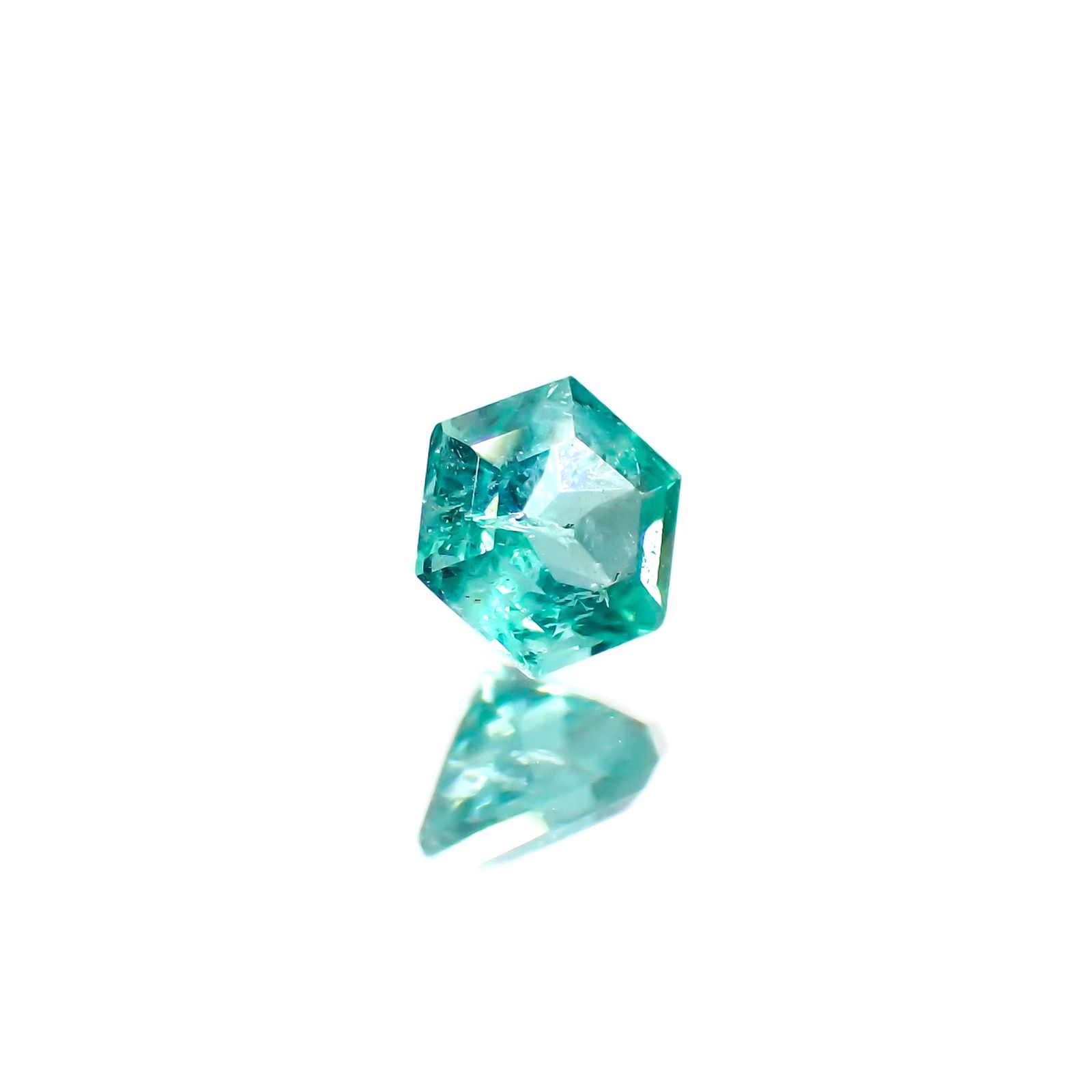 ◇ヘキサゴンカット◇エメラルド(宝石名エメラルド)ザンビア産 0.18ct 識別済[220115190]3.5x3.4mm前後