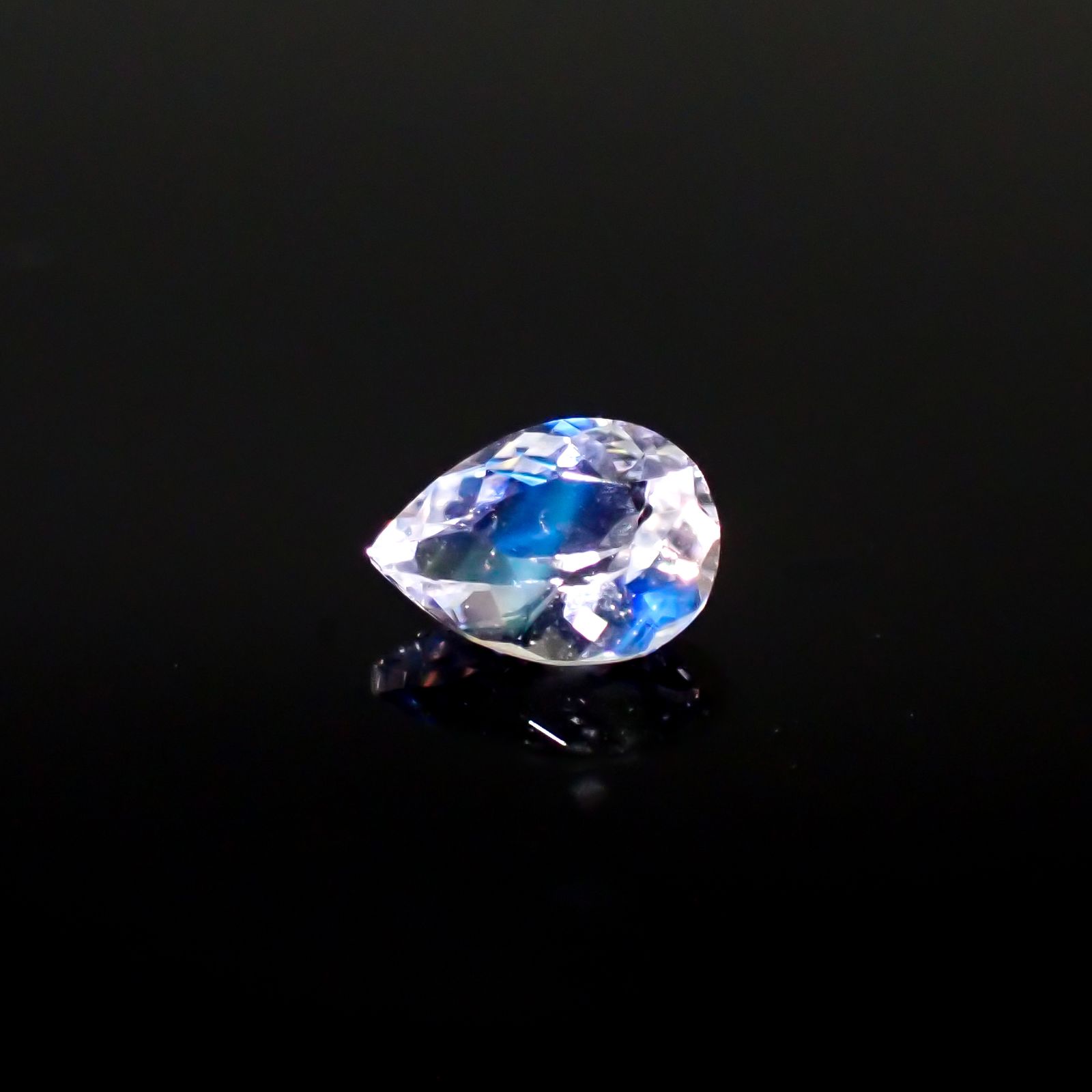 レインボームーンストーン ザンビア産 0.31ct[240828618]5.5x4mm前後
