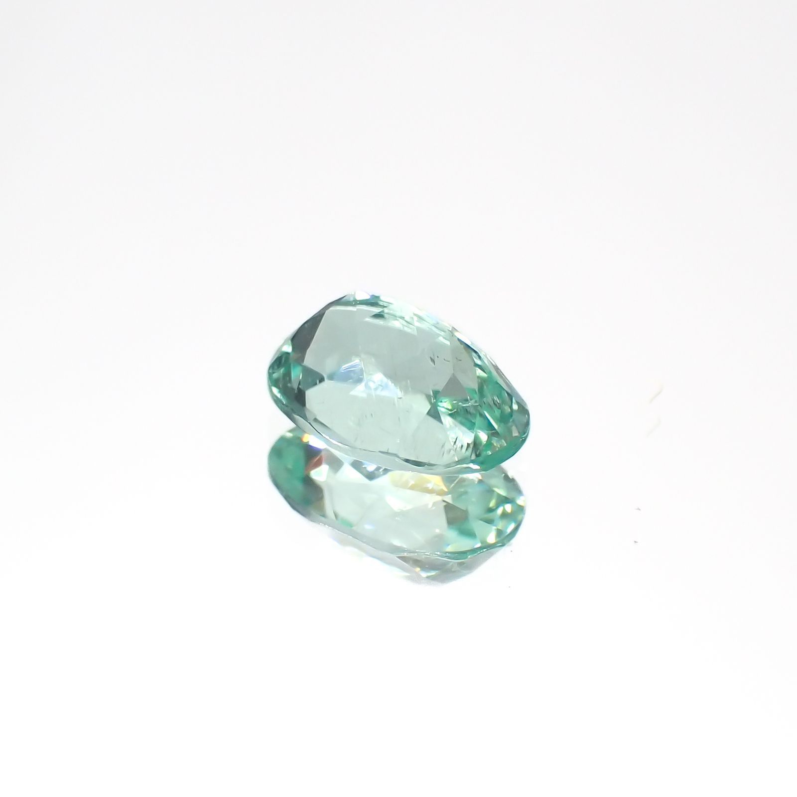 パライバトルマリン(宝石名トルマリン/別名パライバ・トルマリン)モザンビーク産 0.770ct ソ付(宝貴協)[230220478]6.92x4.82mm前後