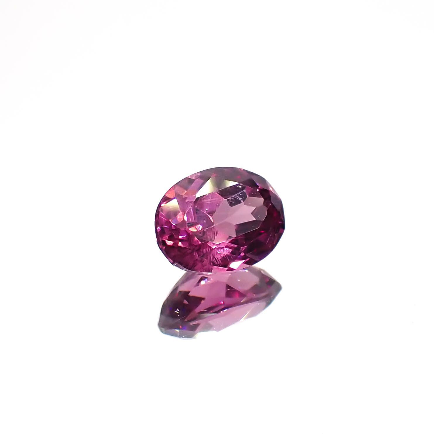 カラーシフトマラヤガーネット(宝石名ガーネット)タンザニア産 0.80ct 識別済[230120275]6.2x4.7mm前後