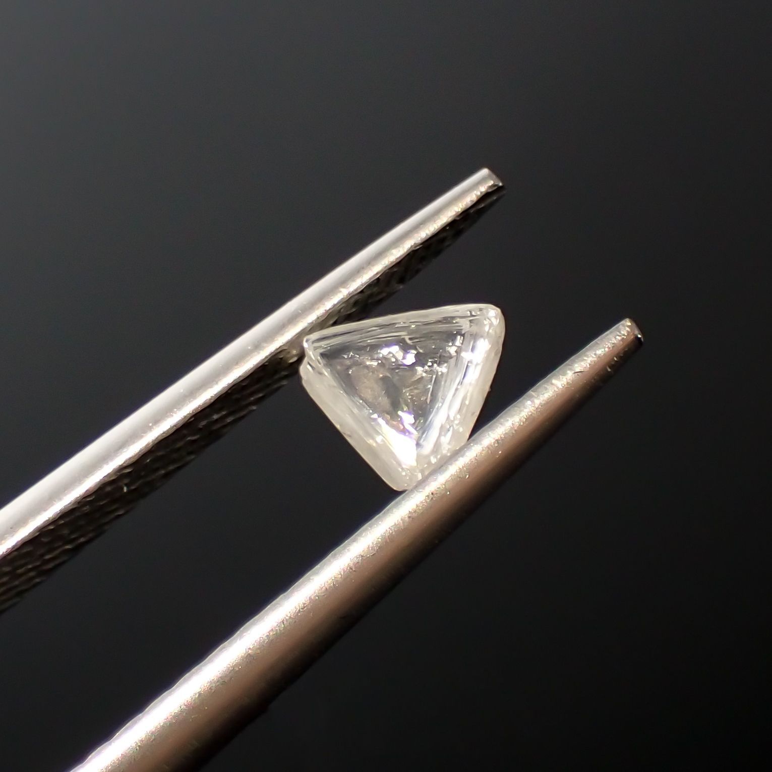 マクルダイヤモンド(宝石名ダイアモンド)カナダ産 原石 0.40ct 識別済[220115340]4.3x4.7mm前後